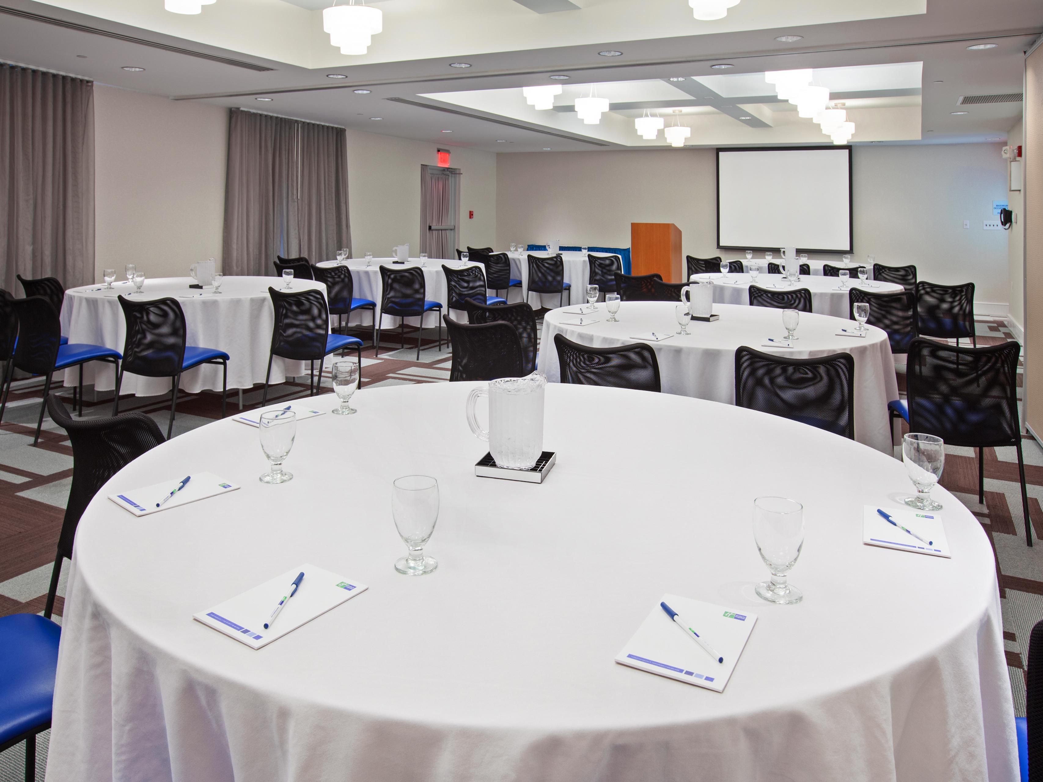 Planning to meet with the team? Our hotel offers 1300 sq ft of flexible meeting space. We take pride in providing everything you need to make your meeting a huge success! Our team looks forward to serving you.