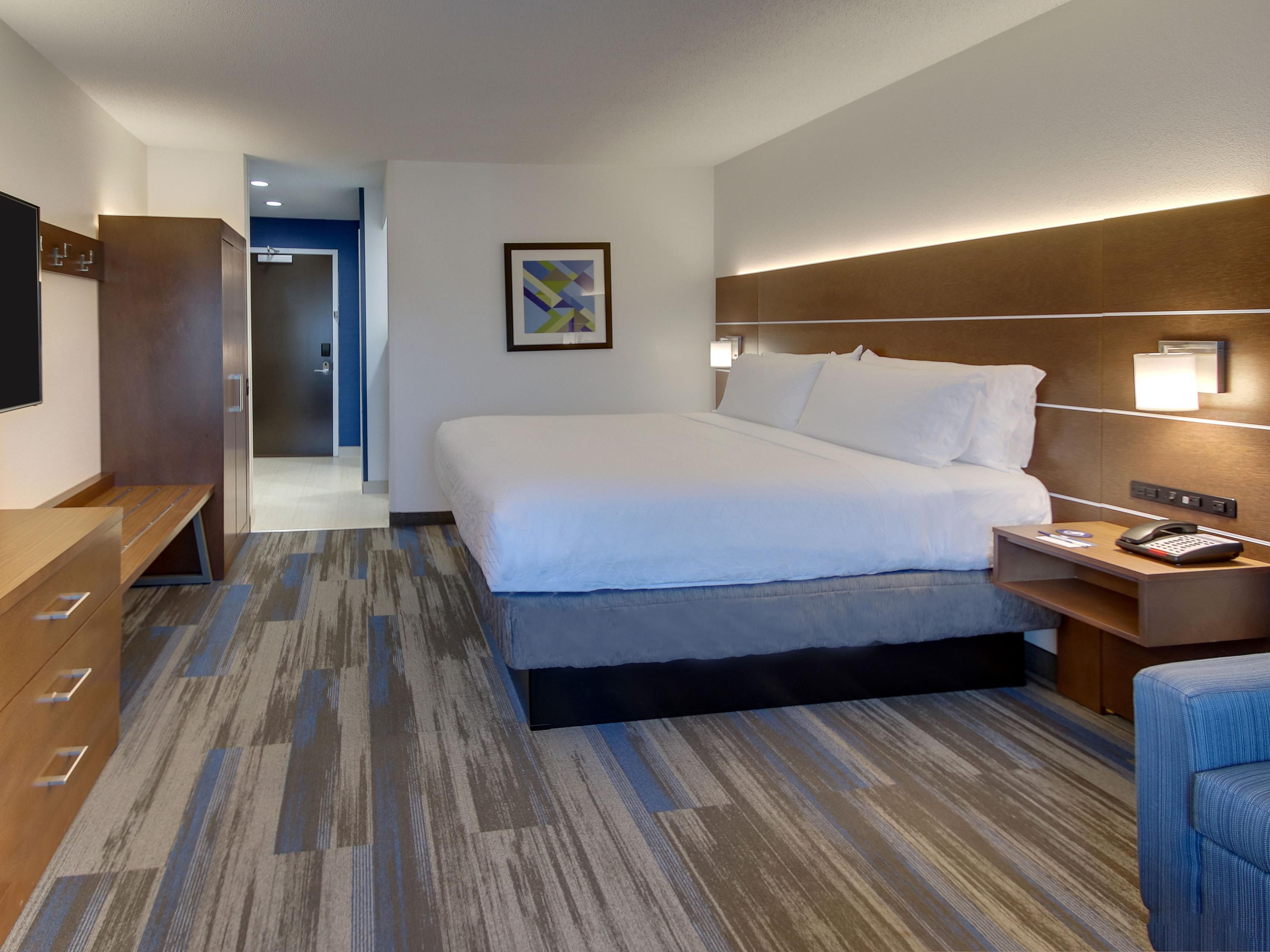 Spacious Executive King Bed 