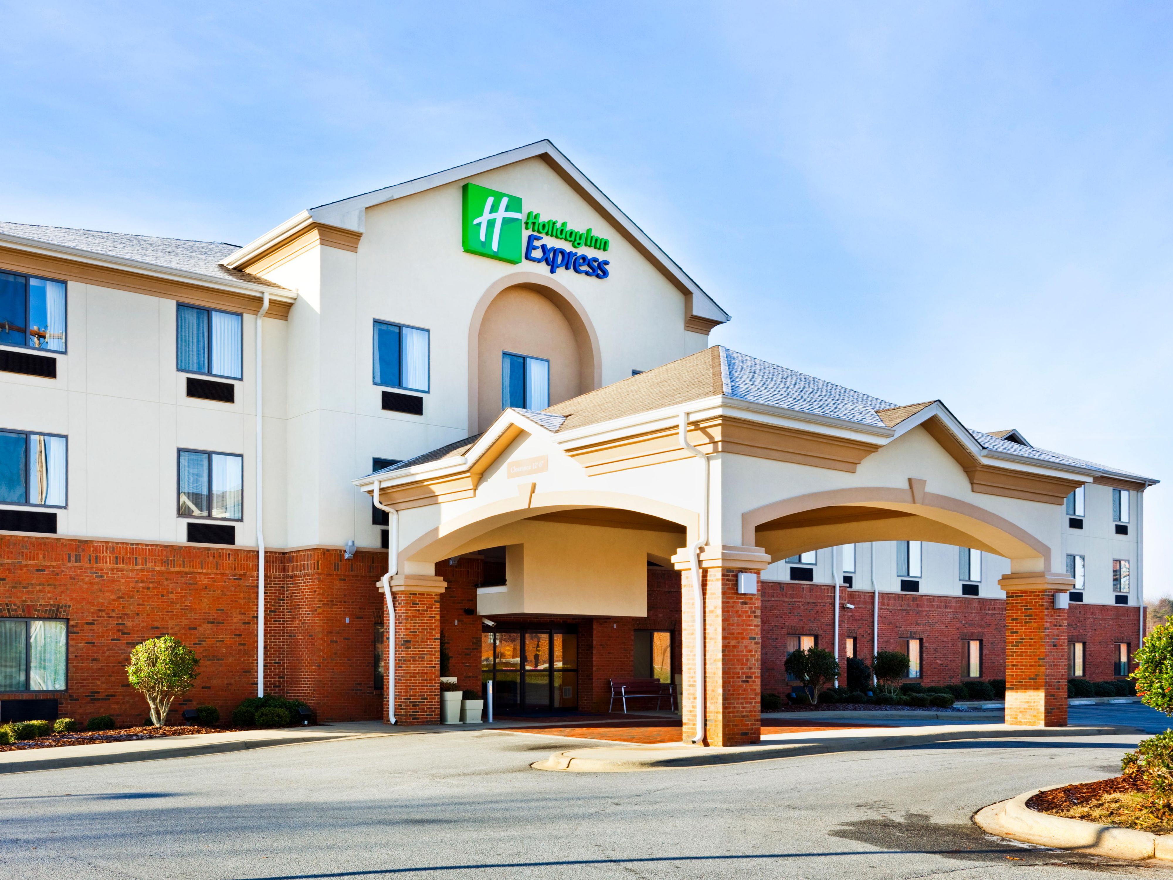 Welcome to the Holiday Inn Express Forest City