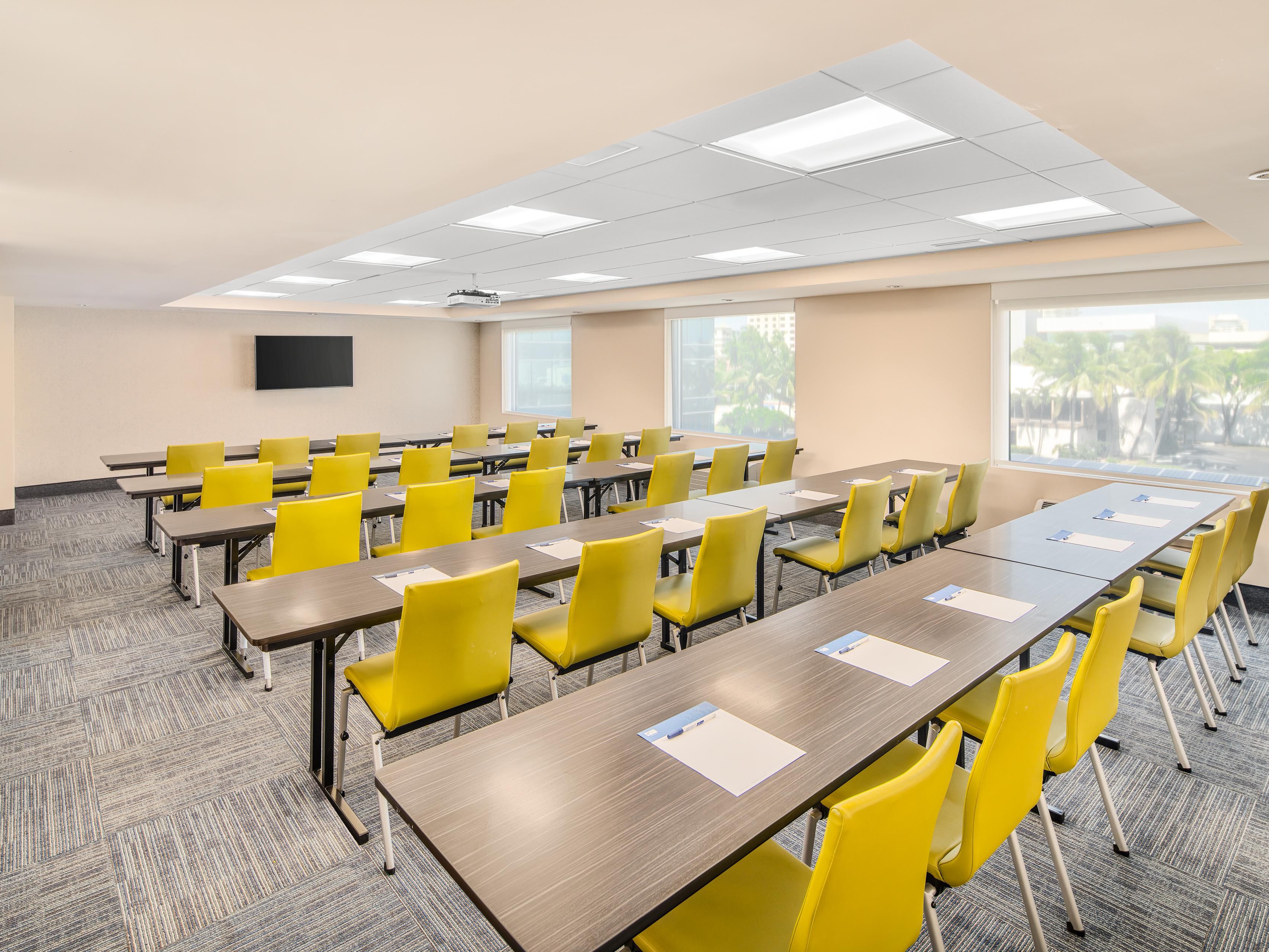Make your meetings memorable at our Fort Lauderdale hotel! Host business meetings, conferences, training, and social gatherings in our 650 sq ft meeting room for up to 50 guests. With state-of-the-art AV equipment and personalized services, we ensure your event is a seamless success!