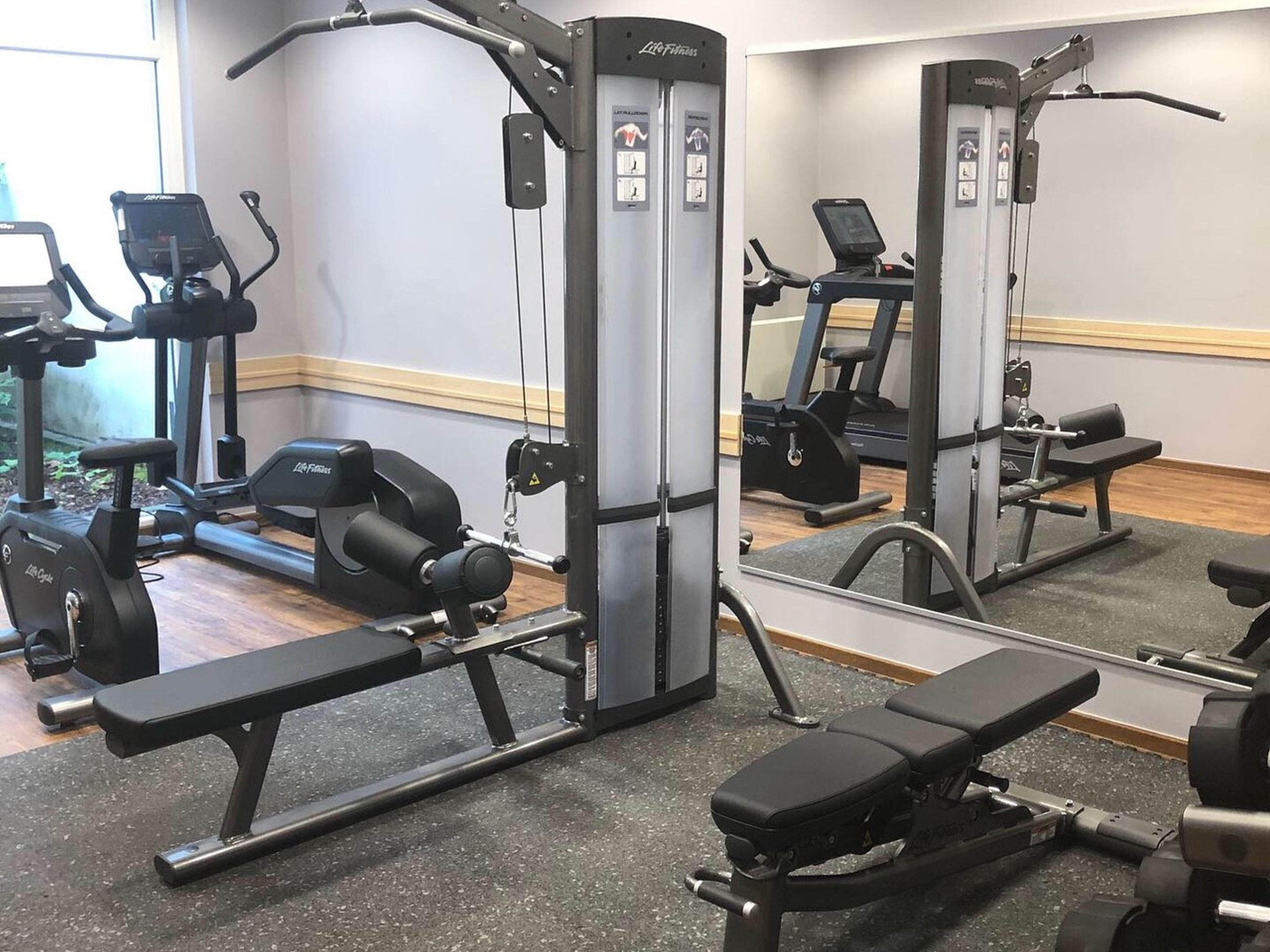 Never miss a workout with our complimentary on-site Fitness Centre, equipped with modern machines and weights. The right workout—right when you want it—helps you stay focused, energised and on top of your game.