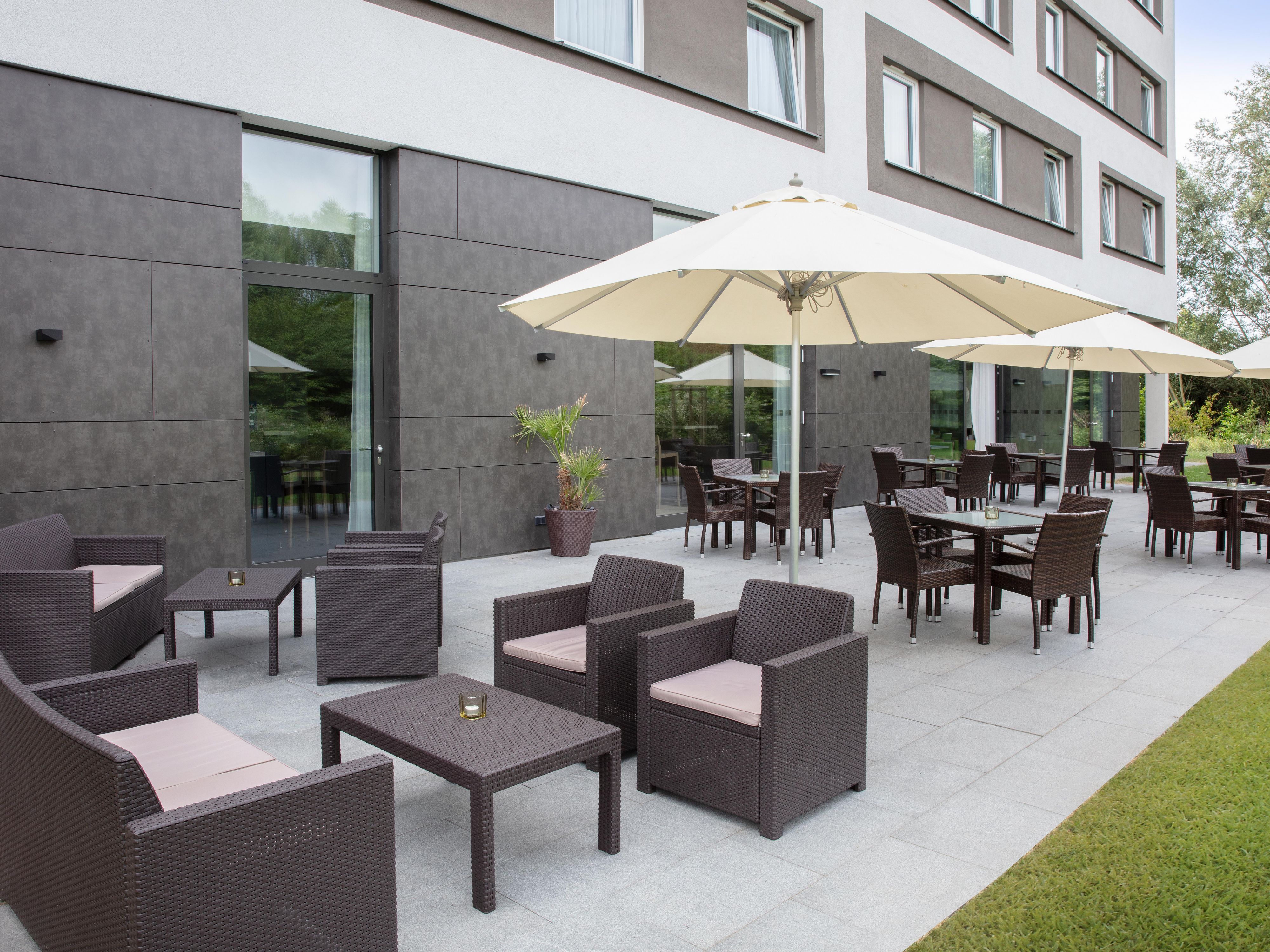 Enjoy your delicious breakfast or get in the holiday mood with a tasty sun set cocktail.