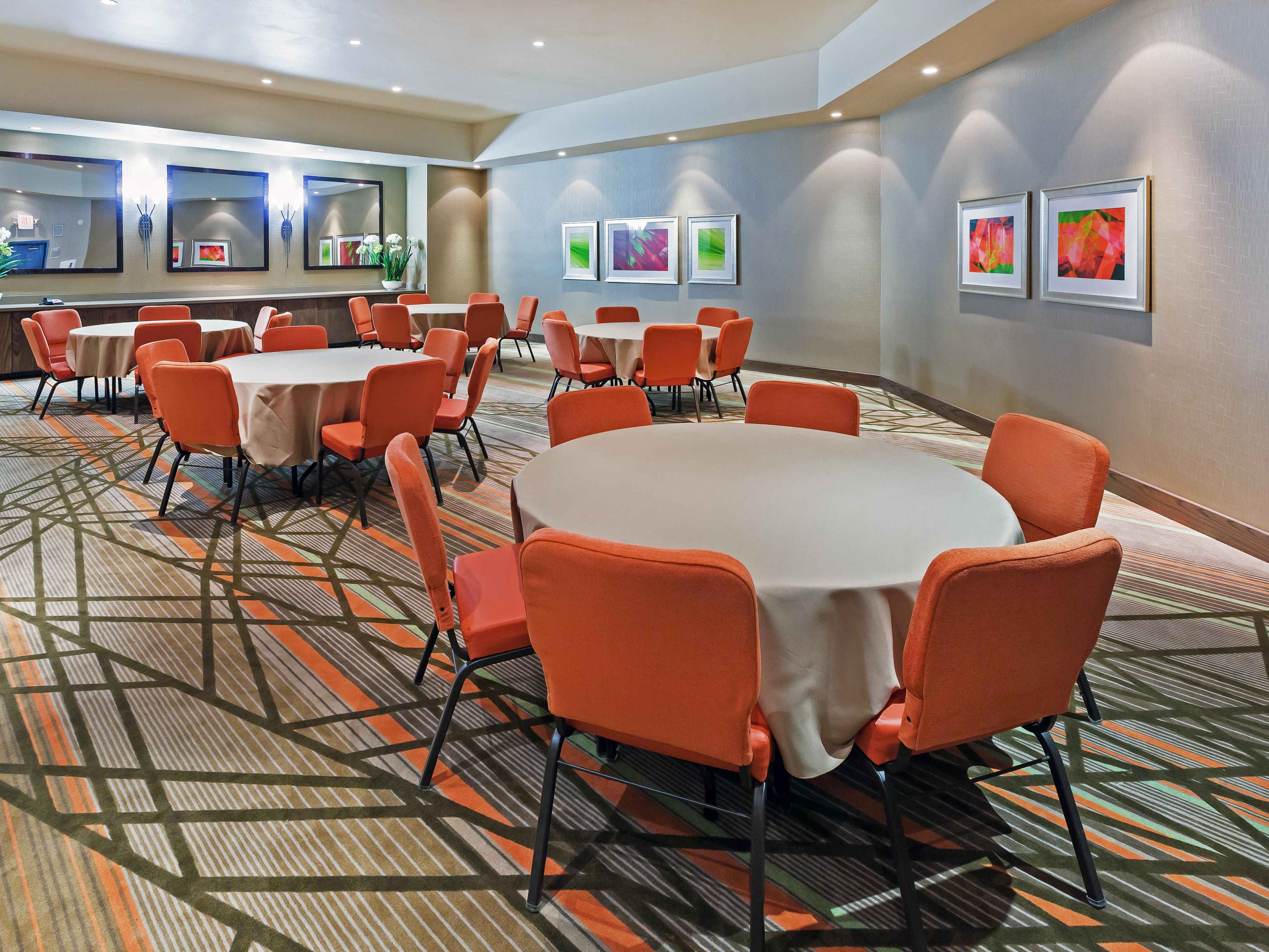 From corporate meetings to family reunions, we understand the value of a good gathering. Let us handle all the details, allowing you to focus on your agenda and make the most of your time together. Our versatile event rooms feature three meeting rooms, accommodating corporate meetings and events for up to 60 people.