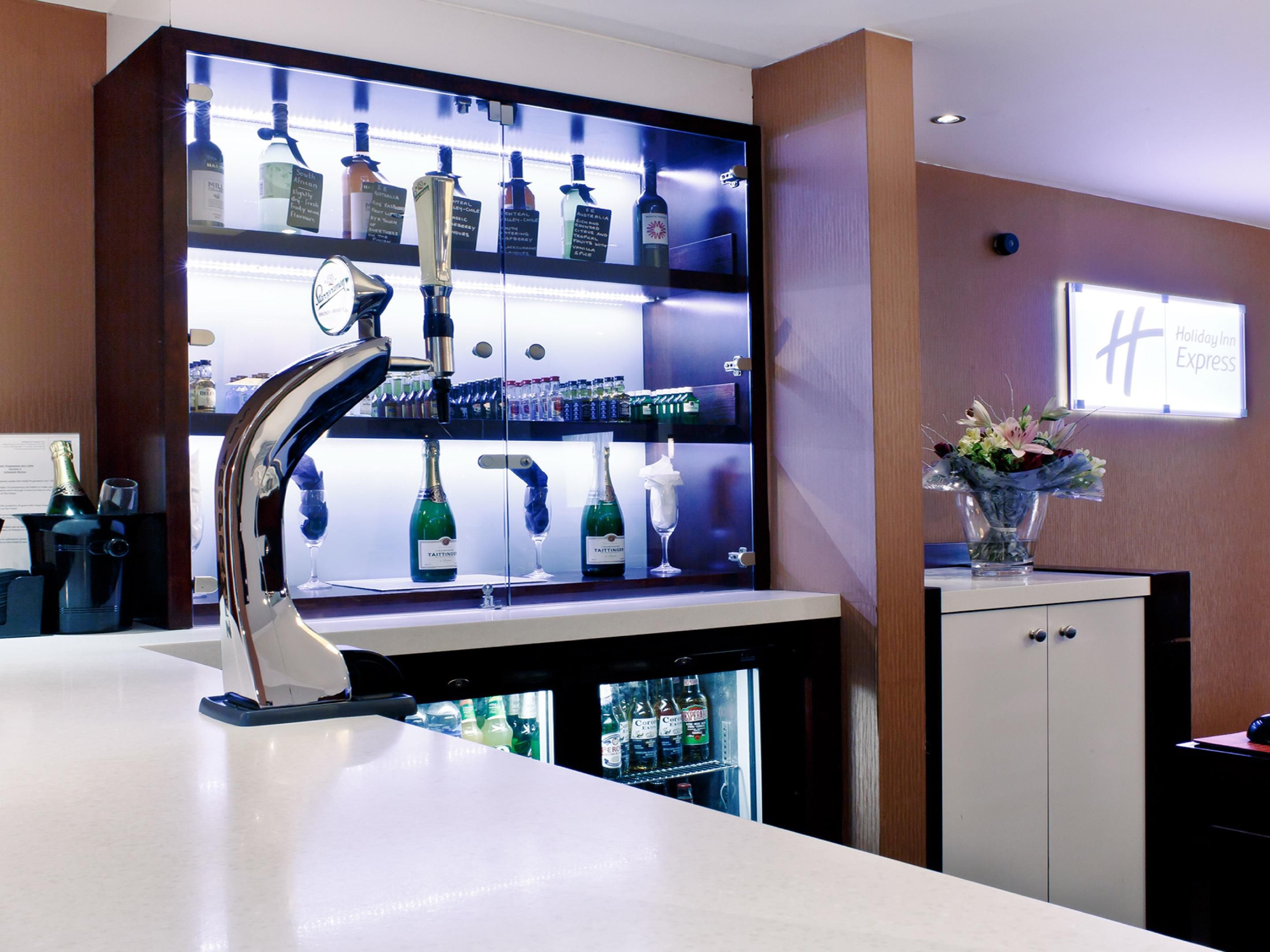 Whatever your options, our lounge bar is the perfect place to de-stress and unwind while enjoying your favourite drink, or making the most of a productive working lunch.

Relax in the ideal setting to enjoy a fresh coffee and read the paper or meet with friends for a pre-dinner drink.