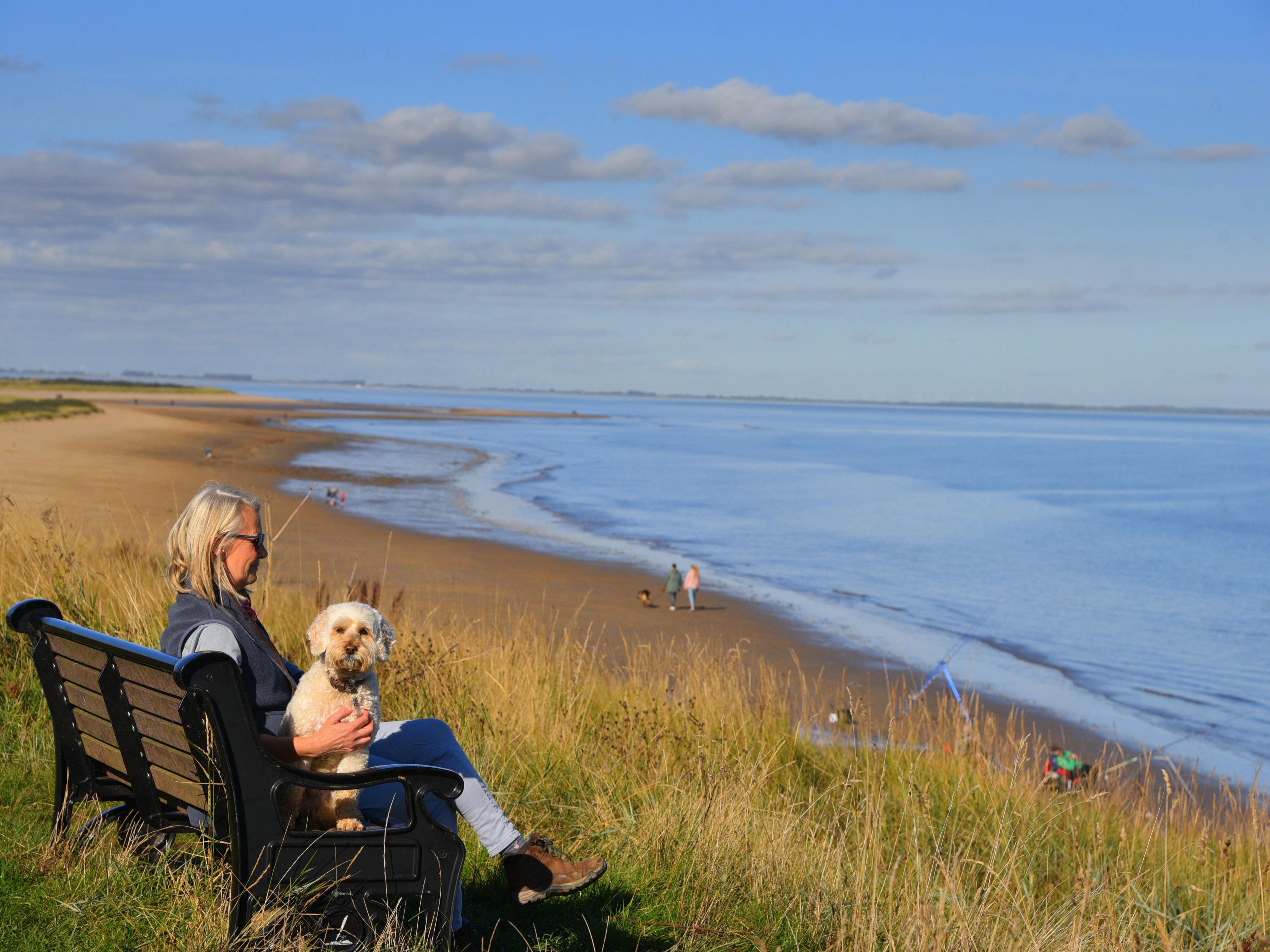 There’s no need to leave your best friend behind when you book a paw-fect stay at the Holiday Inn Express Grimsby. Wherever you go, your fur-baby goes too. Discover North-East Lincolnshire together: Grimsby’s maritime heritage is on your doorstep, head to Cleethorpes for a coastal adventure, or explore the rolling hills of the Lincolnshire Wolds.

