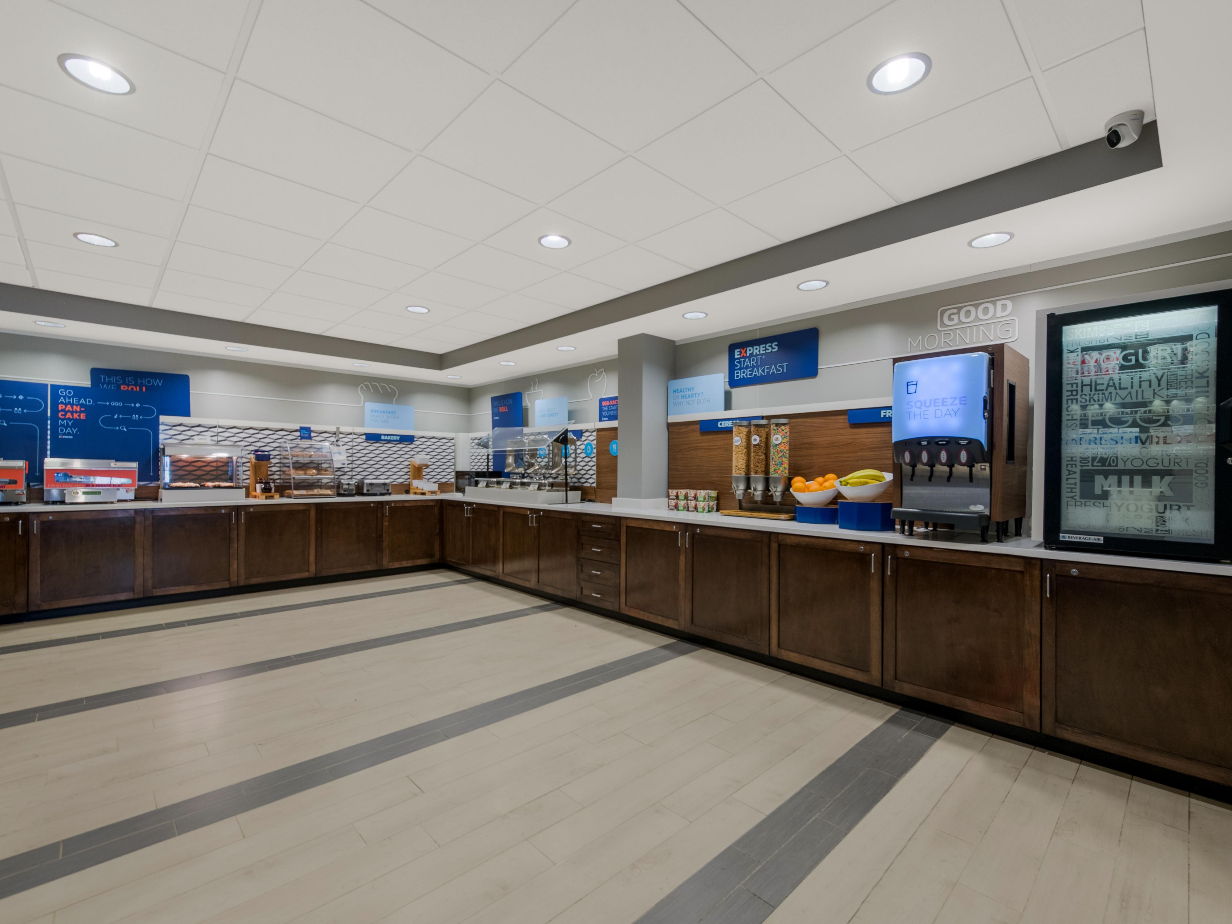 Awaken to the enticing aroma of a sizzling, hearty breakfast freshly prepared for you. And the best part? It's entirely complimentary! 