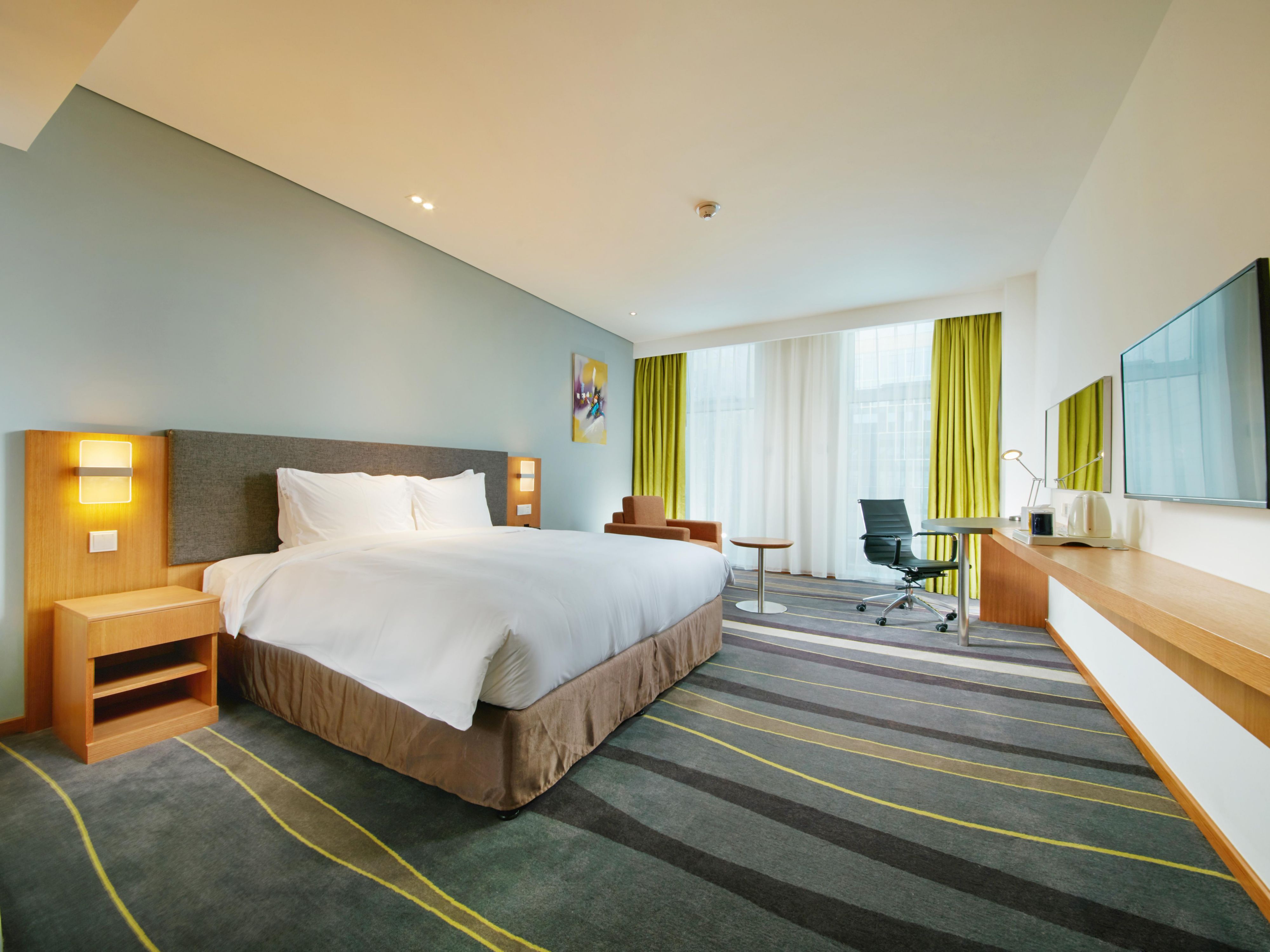 1 Queen Bed Standard Room