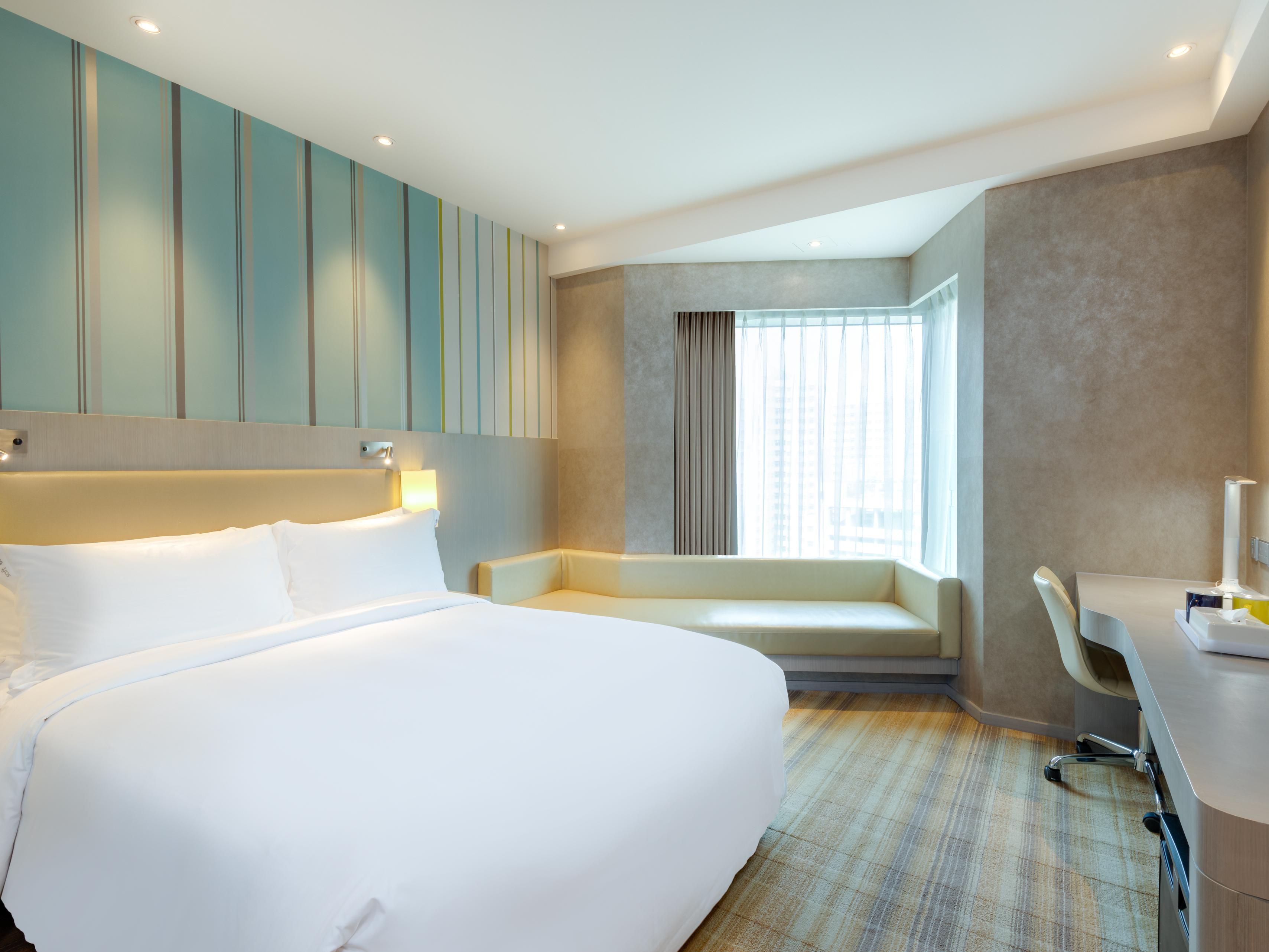 我们的月租套餐（连续 14 晚）包括每天早晨套餐 (每房最多 2 位客人享用)、每周 2 次房间清理、免费无线网络连接及市话通话、以及IHG优悦会积分。适用特殊条款和条件，请致电 +852 2200 3819 / 3829 与我们联系以了解更多详情。