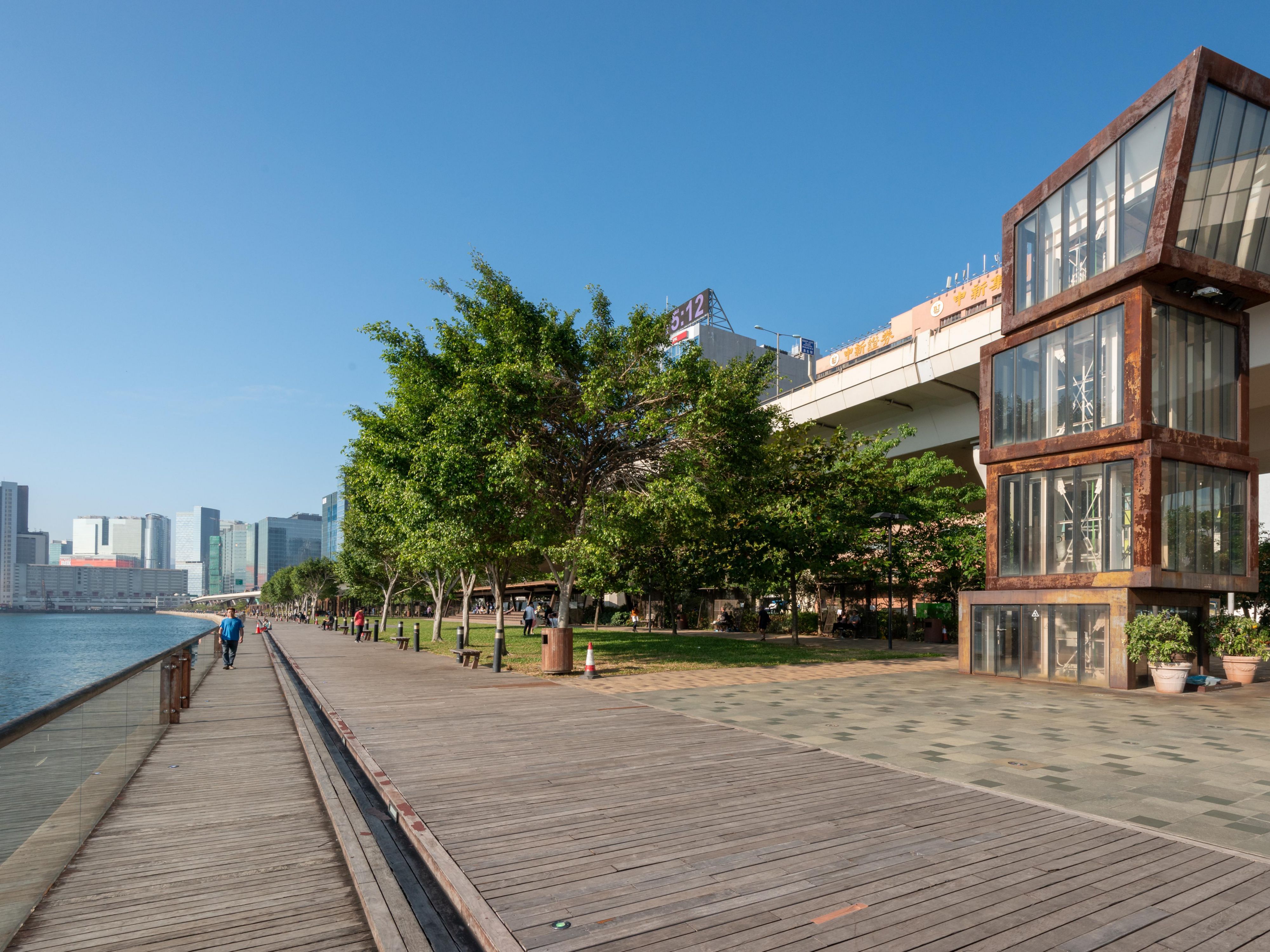 Step out of our hotel and discover the breathtaking beauty of Kwun Tong Promenade and Pier coast just a short stroll away. Immerse yourself in the mesmerizing sunset scene. Whether you prefer a leisurely jog or a relaxing walk, this is the perfect spot to unwind and soak in the tranquil ambiance.
