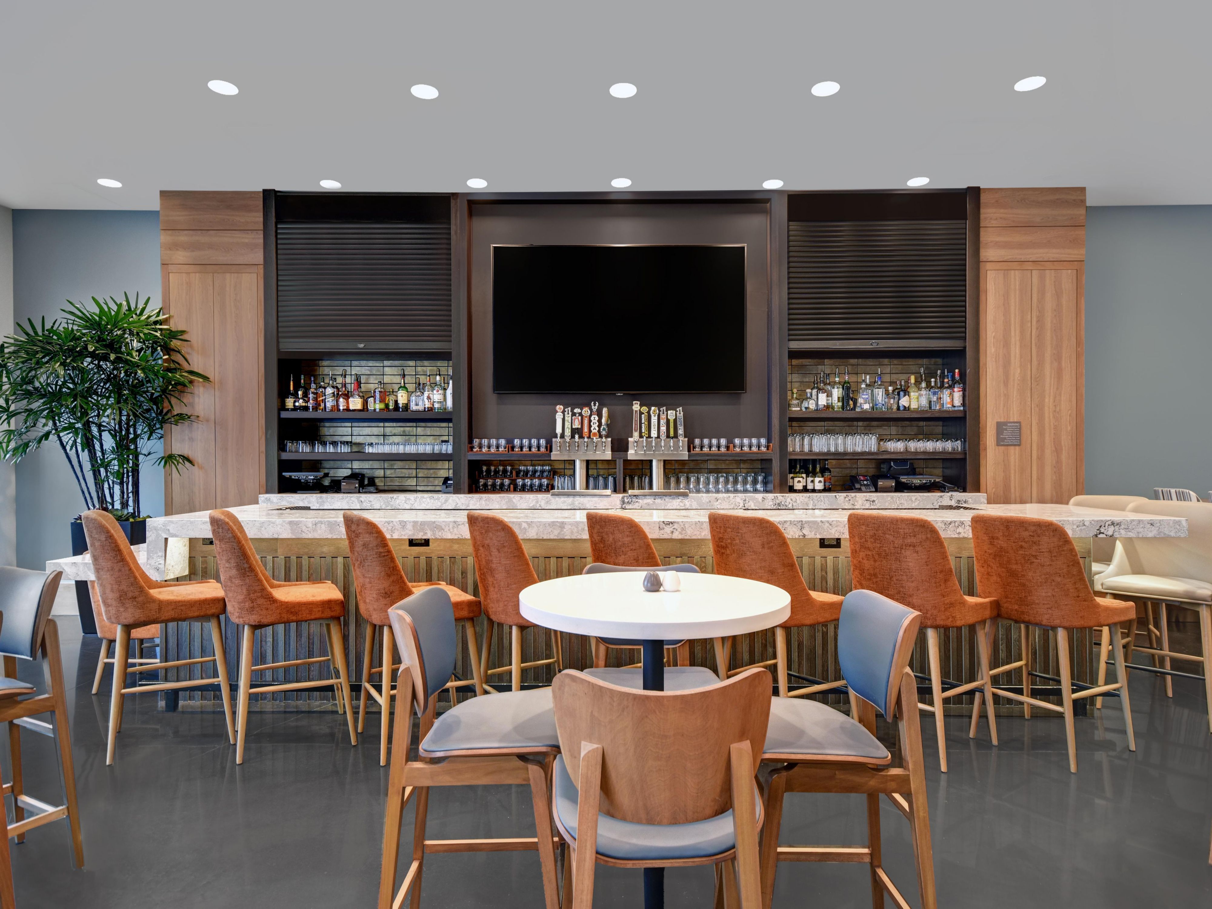 Enjoy a hand-crafted cocktail, a nosh before hitting the town or a full dinner at our Lobby Lounge six nights a week!  With a full menu of items from specialty pizzas, burgers, salads and more, you do not have far to go for a great meal. 