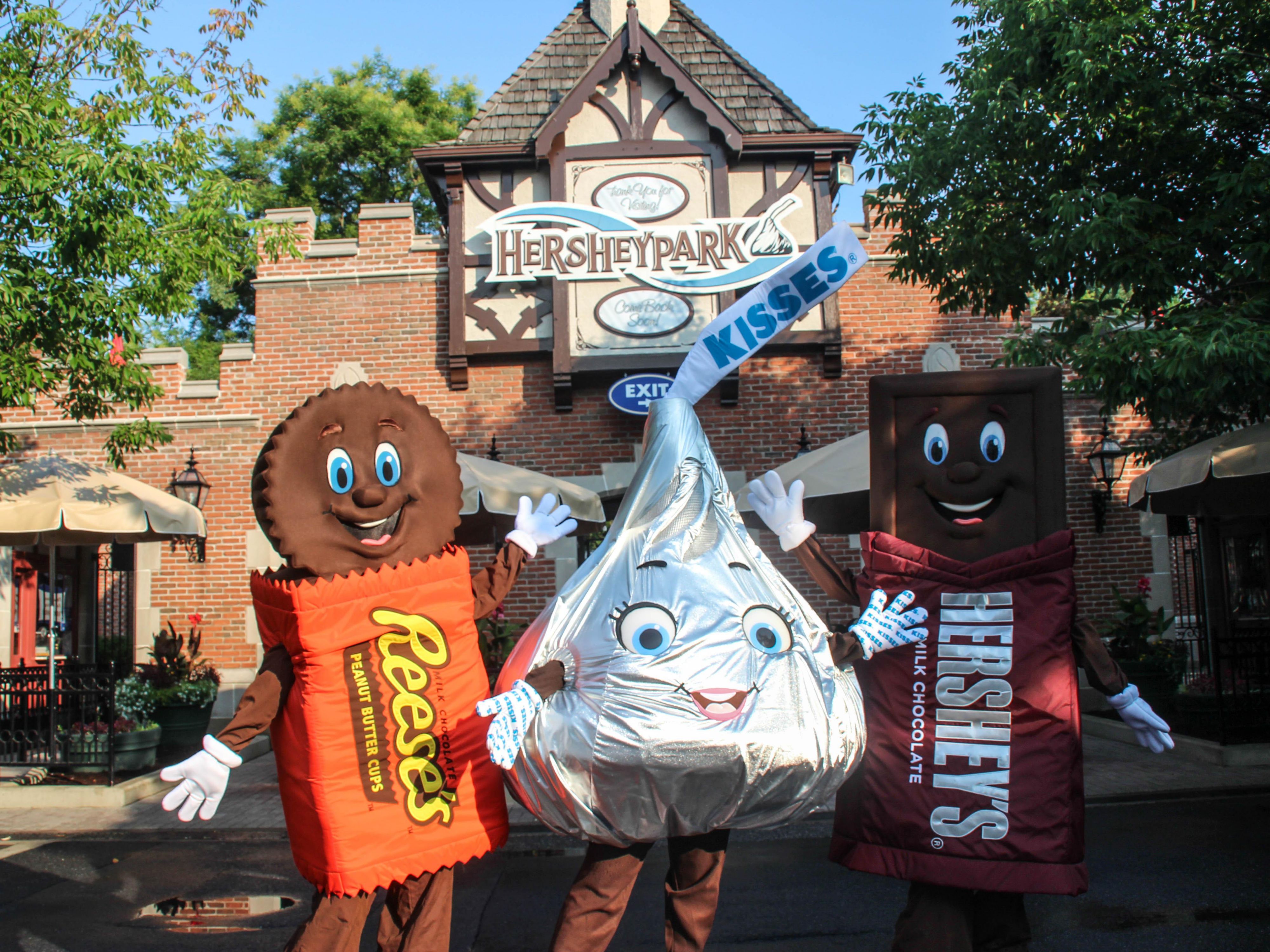 There is so much to see and do in beautiful Hershey, PA. We are centrally located to places like the Giant Center, Hersheypark, Hershey Chocolate World, Hershey Gardens, & Zoo America.  

After all that adventure try a nice relaxing day at Melt Spa, retail therapy at the Tanger Outlets or dining at The Chocolatier or Milton's Ice Cream Parlor.