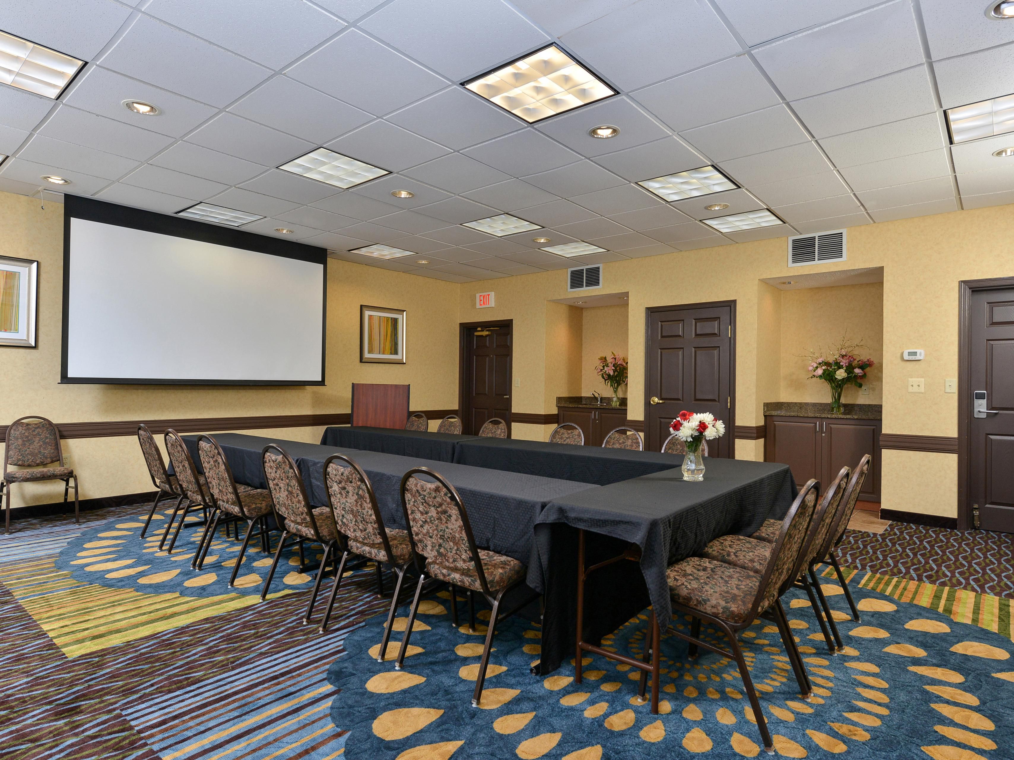 Have a small group that needs a quiet place to meet? We have the meeting room for you! Contact our hotel directly for availability and group pricing at 651-450-1100