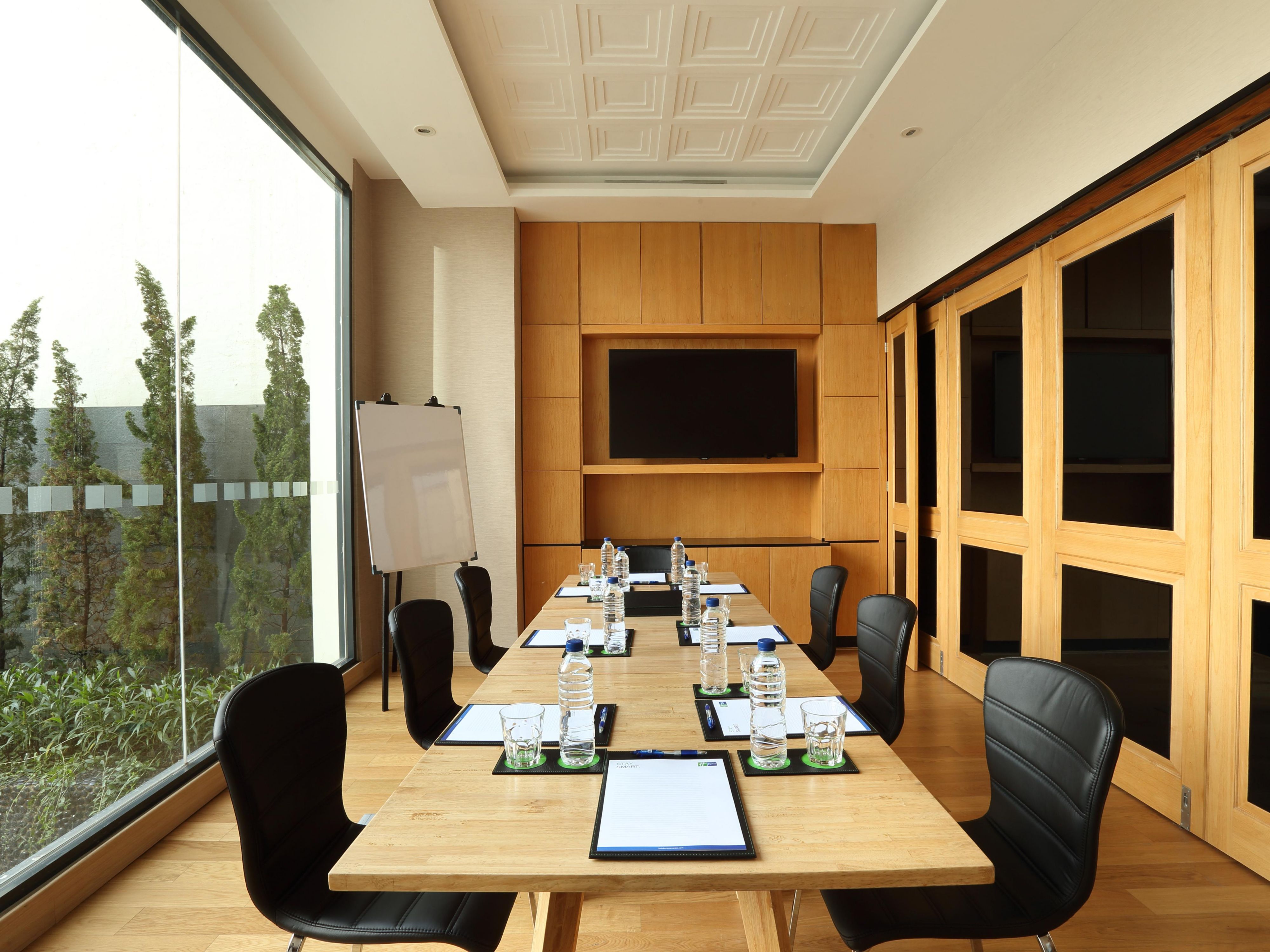 The hotel has 1 meeting room which can seat up to 12 people. Meeting equipment consist of 1 Flip Chart (on request), 1 LED TV 52” projector screen, and free Wi-Fi offered. For more details, please contact info.jktjt@ihg.com.