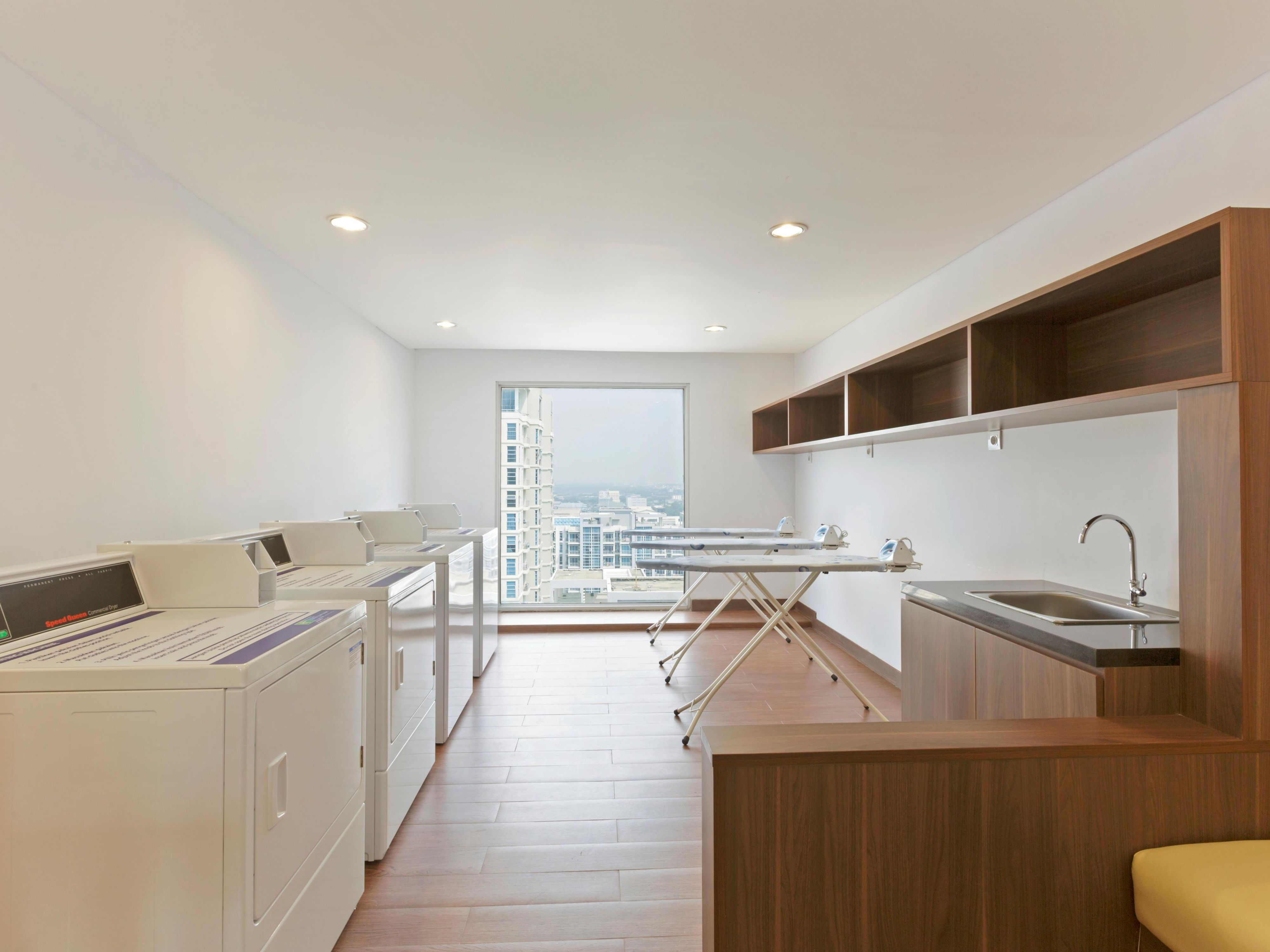 At Holiday Inn Express, you are allowed to manage everything at your own pace with 24-hour facilities and services from the laundry room to the Fitness Centre on the 2nd floor.