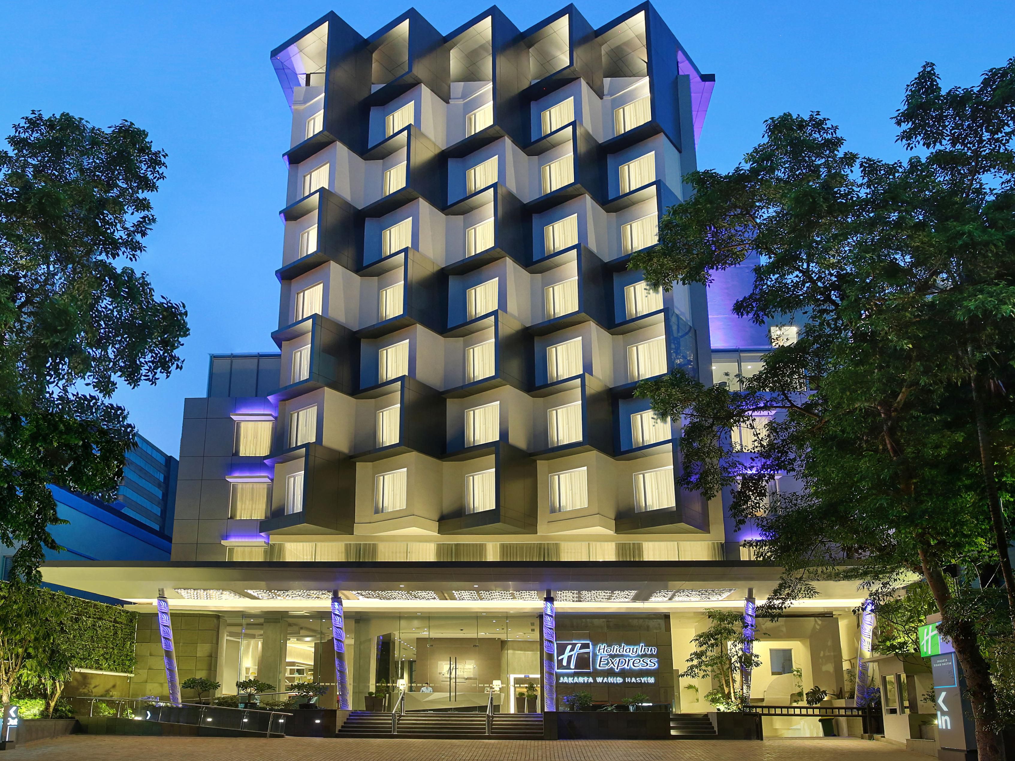 Hotel Exterior of Holiday Inn Express Jakarta Wahid Hasyim