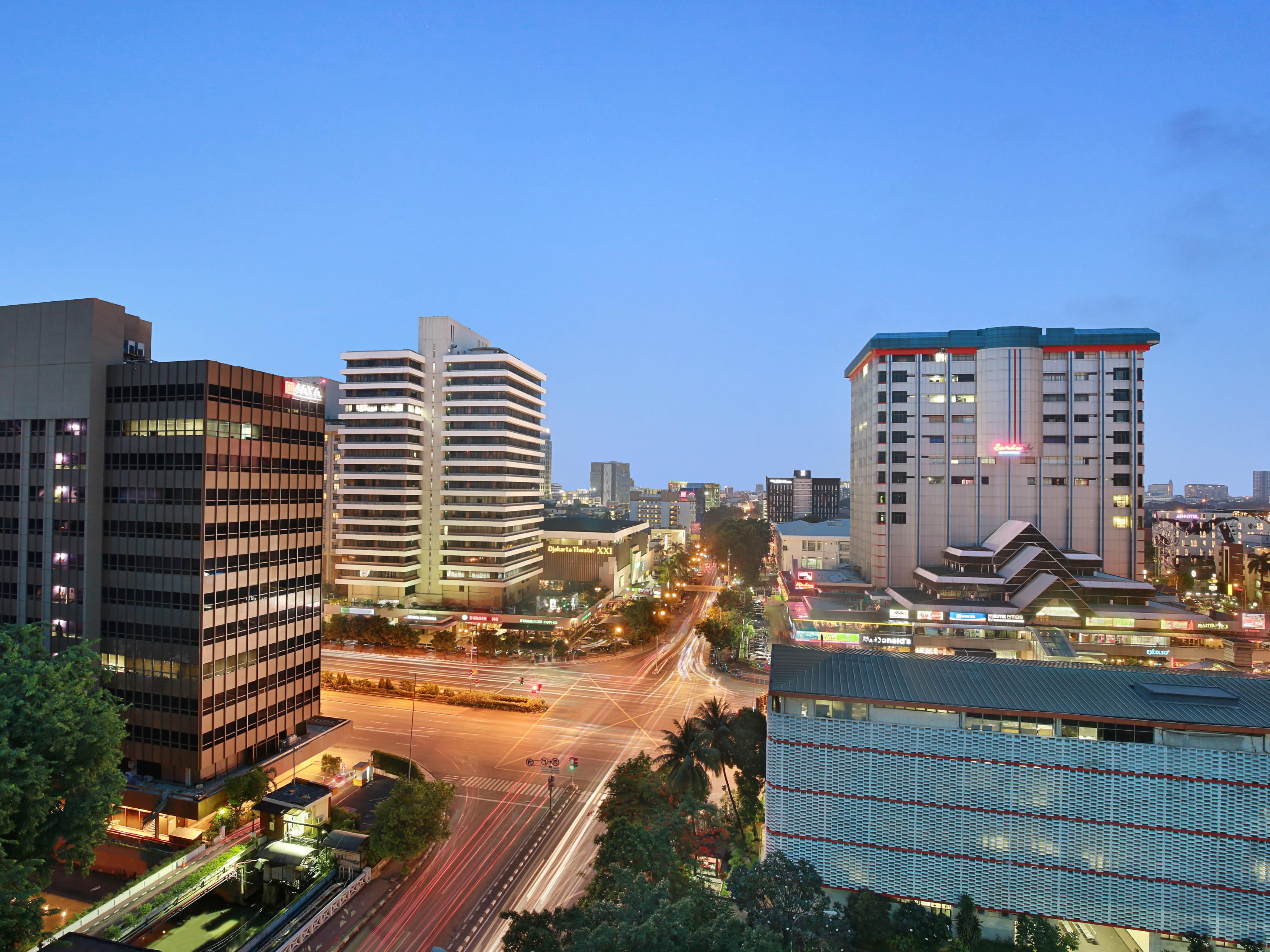Set in the heart of Jakarta, Holiday Inn Express Jakarta Wahid Hasyim offers you to enjoy the most comfortable place to stay in the city center of Jakarta, close to the Central Business District and the National Monument (Monas). It is near to Jakarta Golden Triangle and easily access to public transportation