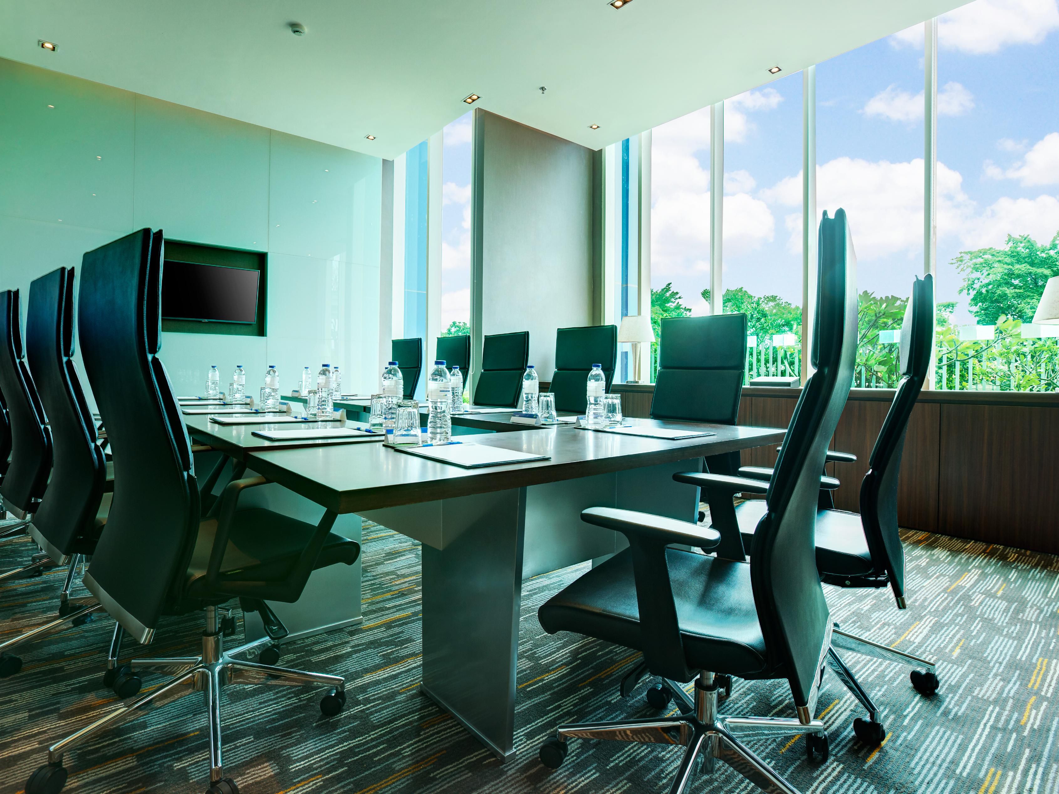 As the only hotel with direct access to the best destination for the MICE industry, our guests could easily access the venue only within walking distance. From private pow-wows to punch-packing events, our meeting facilities are perfectly ready to cater to your business needs.