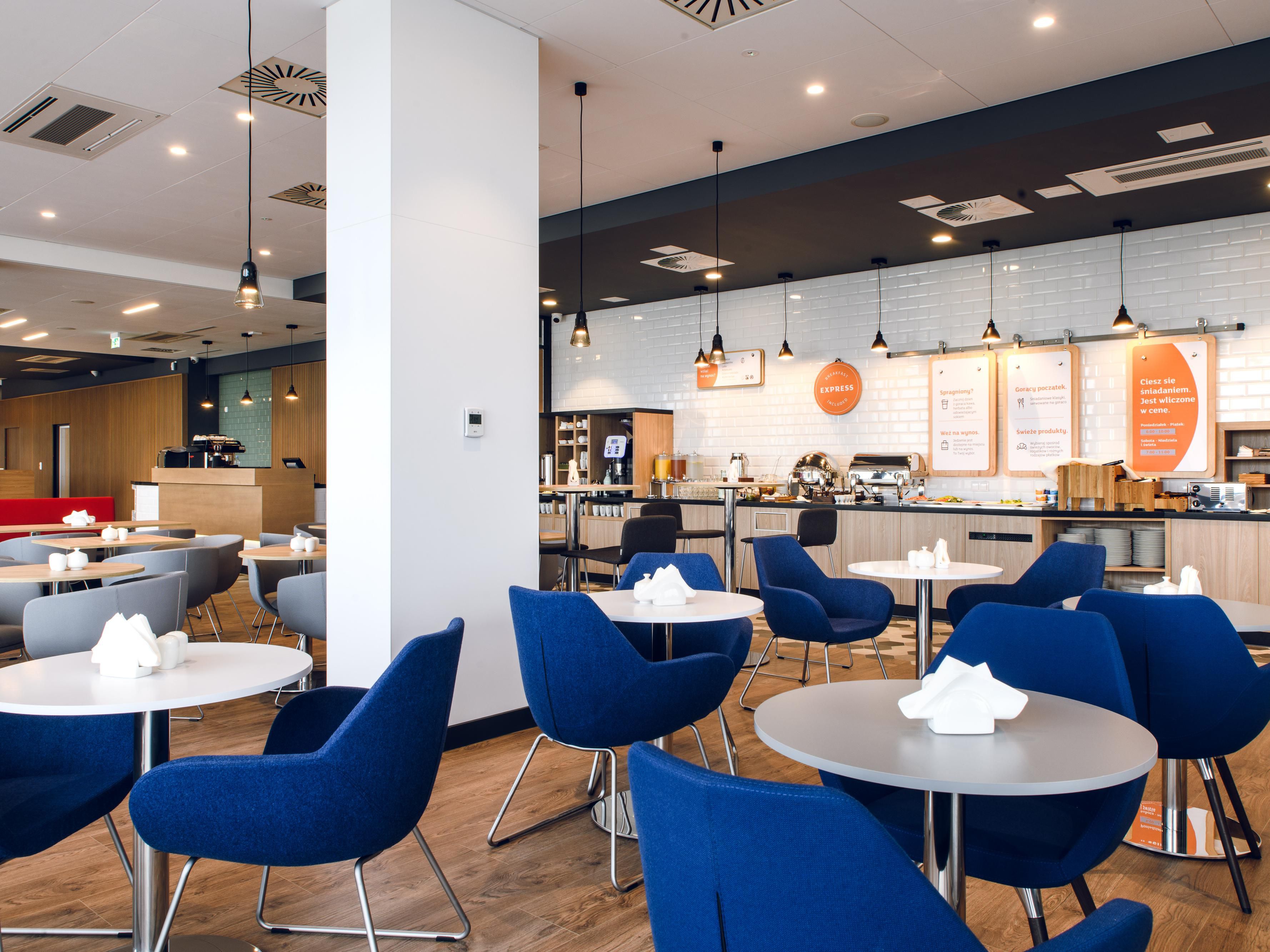 Welcome to our hotel's restaurant where you can celebrate a little time to eat something delicious. Nutritious breakfast, lunch buffets or lunches a la carte and amazing dinners are served here. We are open daily from 12.00 to 22.00