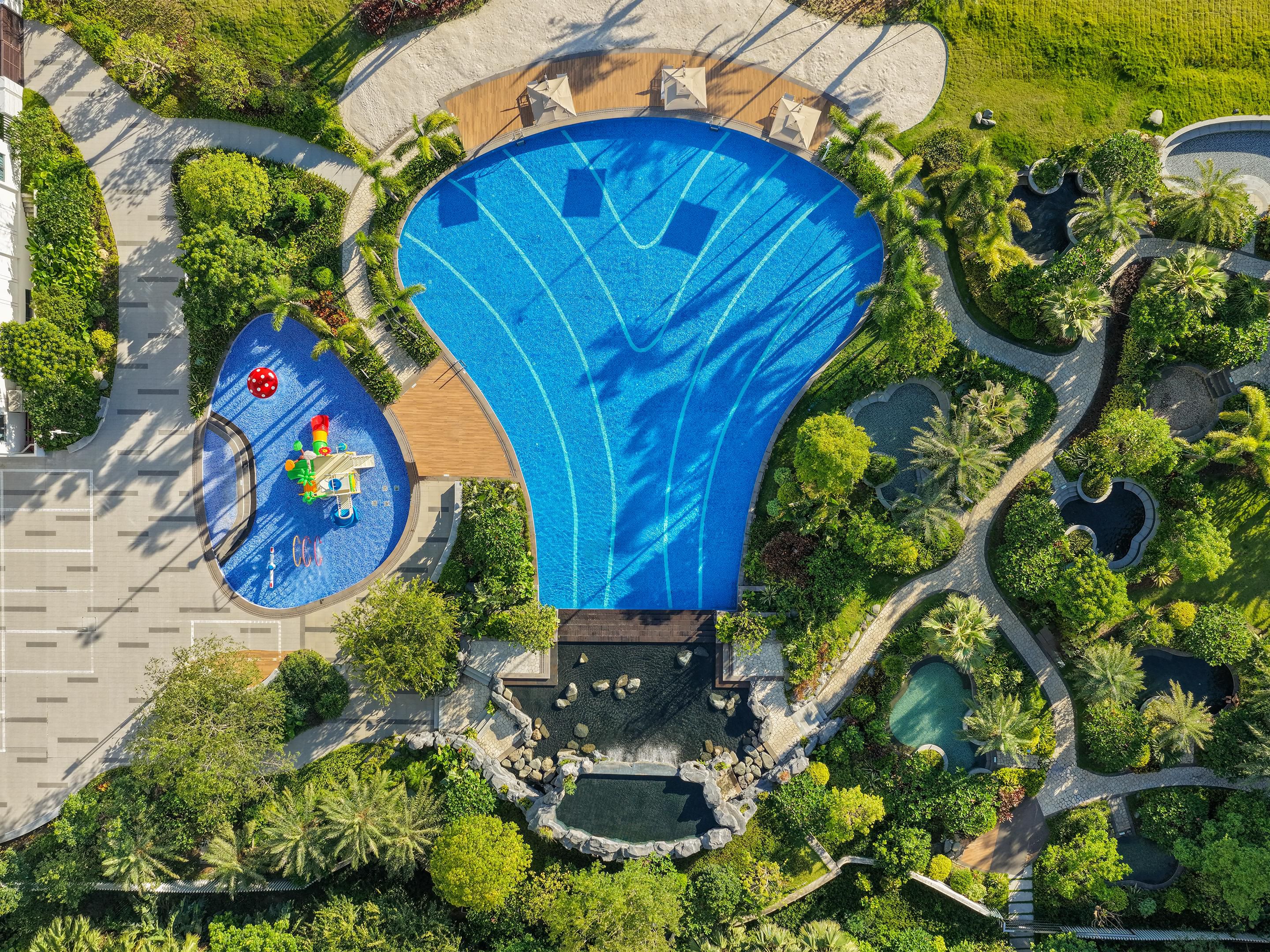 酒店配套天然的海洋温泉，来自黄毛海深处的天然温泉。户外共有16个大泡池。