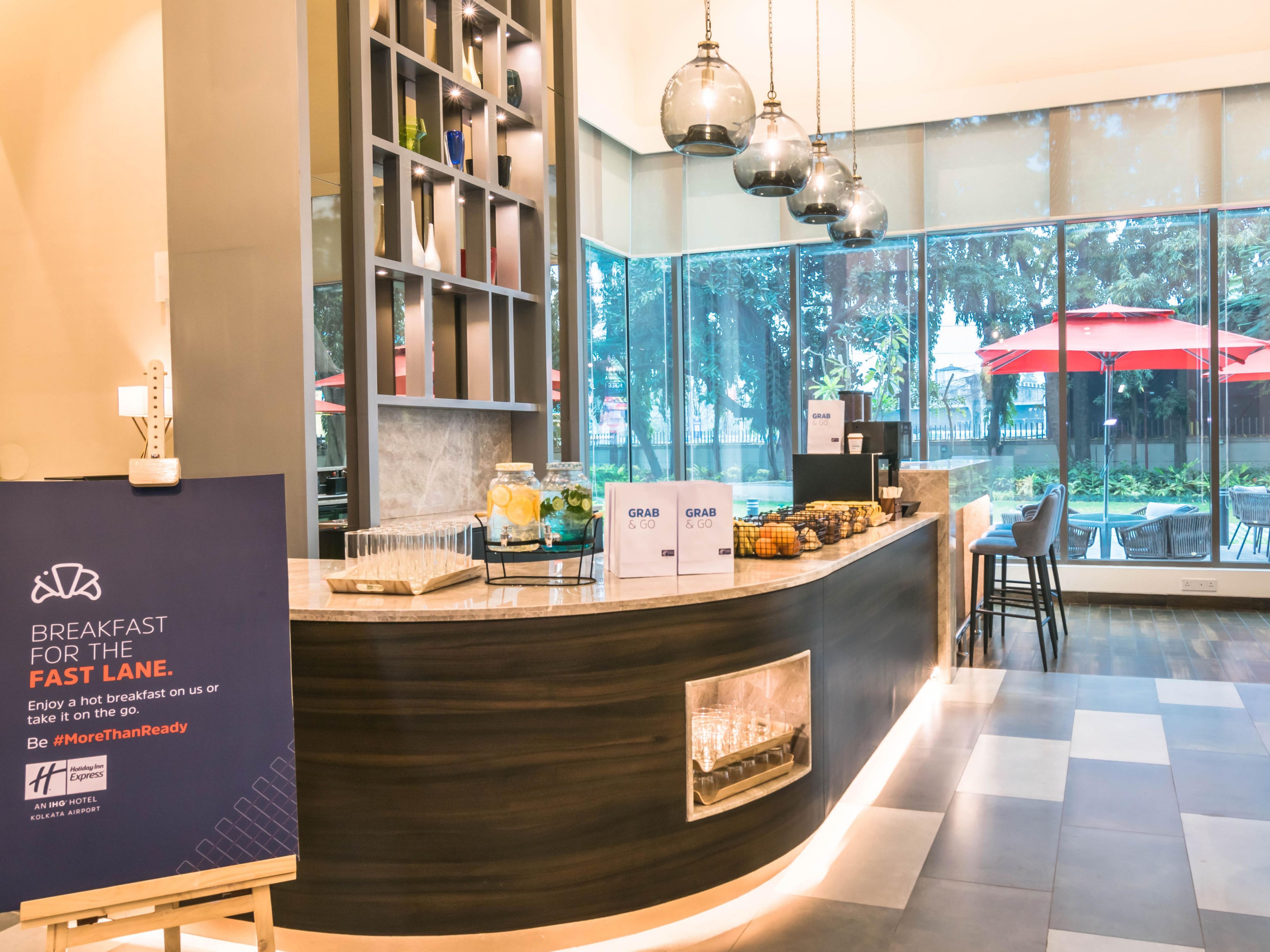 Head to the Great Room for our free Express Start® breakfast, or enjoy our Grab & Go option if you're short on time. Help yourself to some fresh morning bakery and hot coffee to get your morning motor running with our Grab n Go (Takeaway) option when you need to break faster!!  To know more