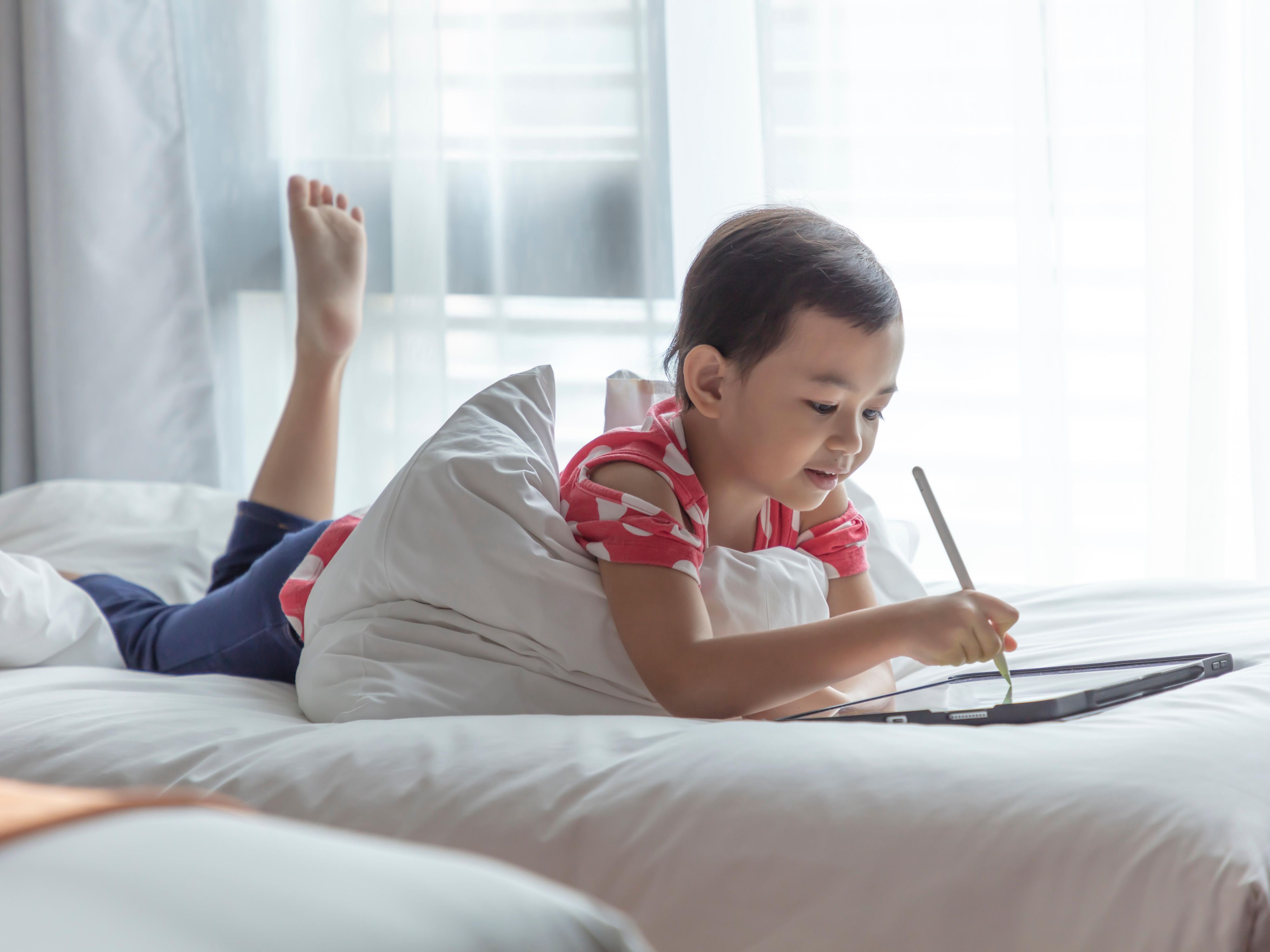 家庭可以选择相互连接的家庭房，或带沙发床的客房，其中包括免费早餐和最多三位客人的室内设施。

这座充满活力的城市还提供许多冒险和教育假期的选择——从环岛游和自然小径到参观博物馆和文化中心。