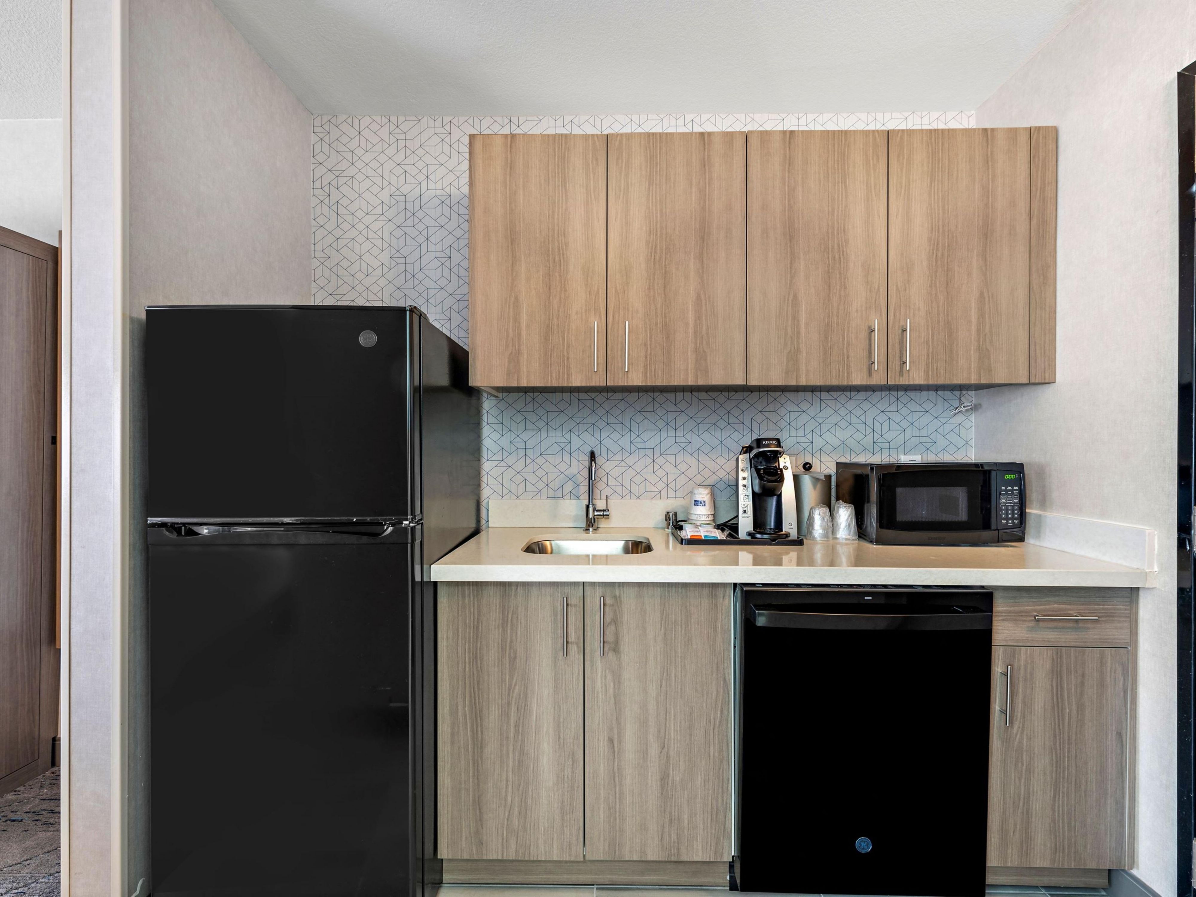 Settle in and stay awhile. Our 29 extended-stay suites in La Mesa are designed to feel like home, no matter how long you're with us. Each suite boasts a fully-equipped kitchenette, complimentary Wi-Fi, a workspace, and a comfortable living area. Enjoy the ease of having everything you need, whether you're here for a few weeks or several months.