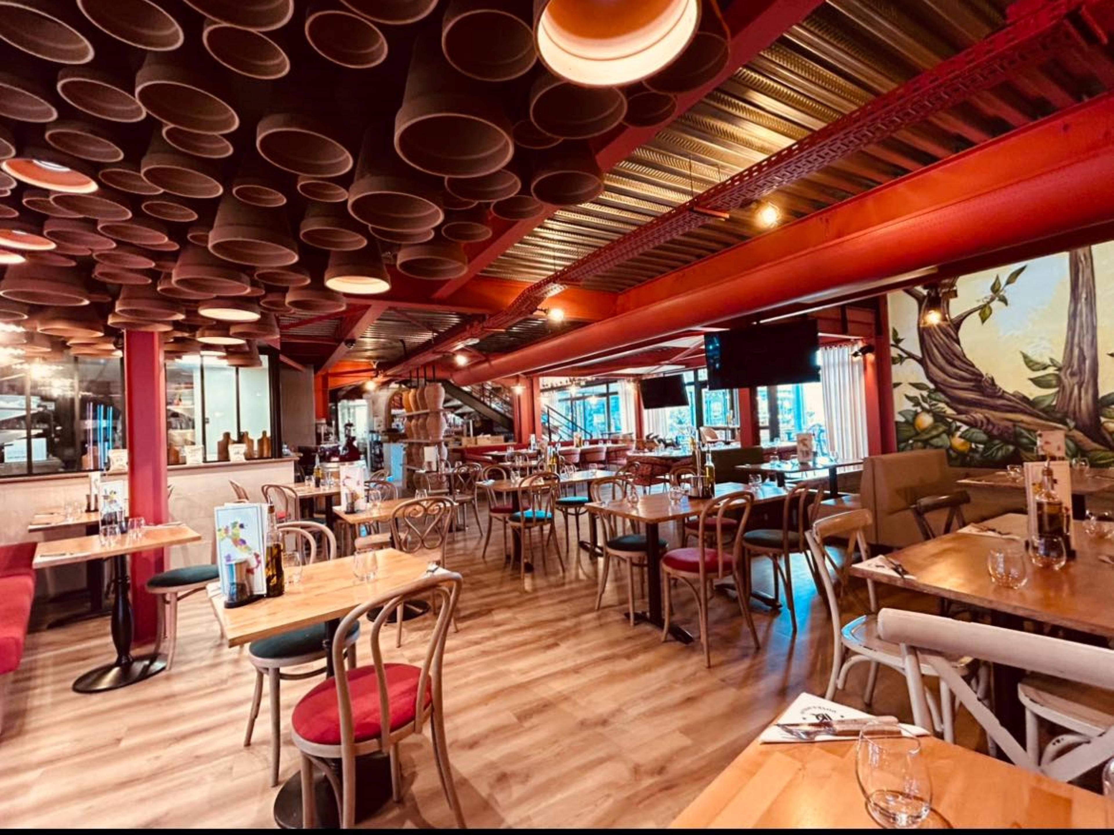 A planned business trip? Come and enjoy our evening stops in partnership with the restaurant Il Donka Millo (located 2 minutes' walk from the hotel) with your hotel night, with breakfast offered, and a menu including a main course, dessert, coffee and drink.