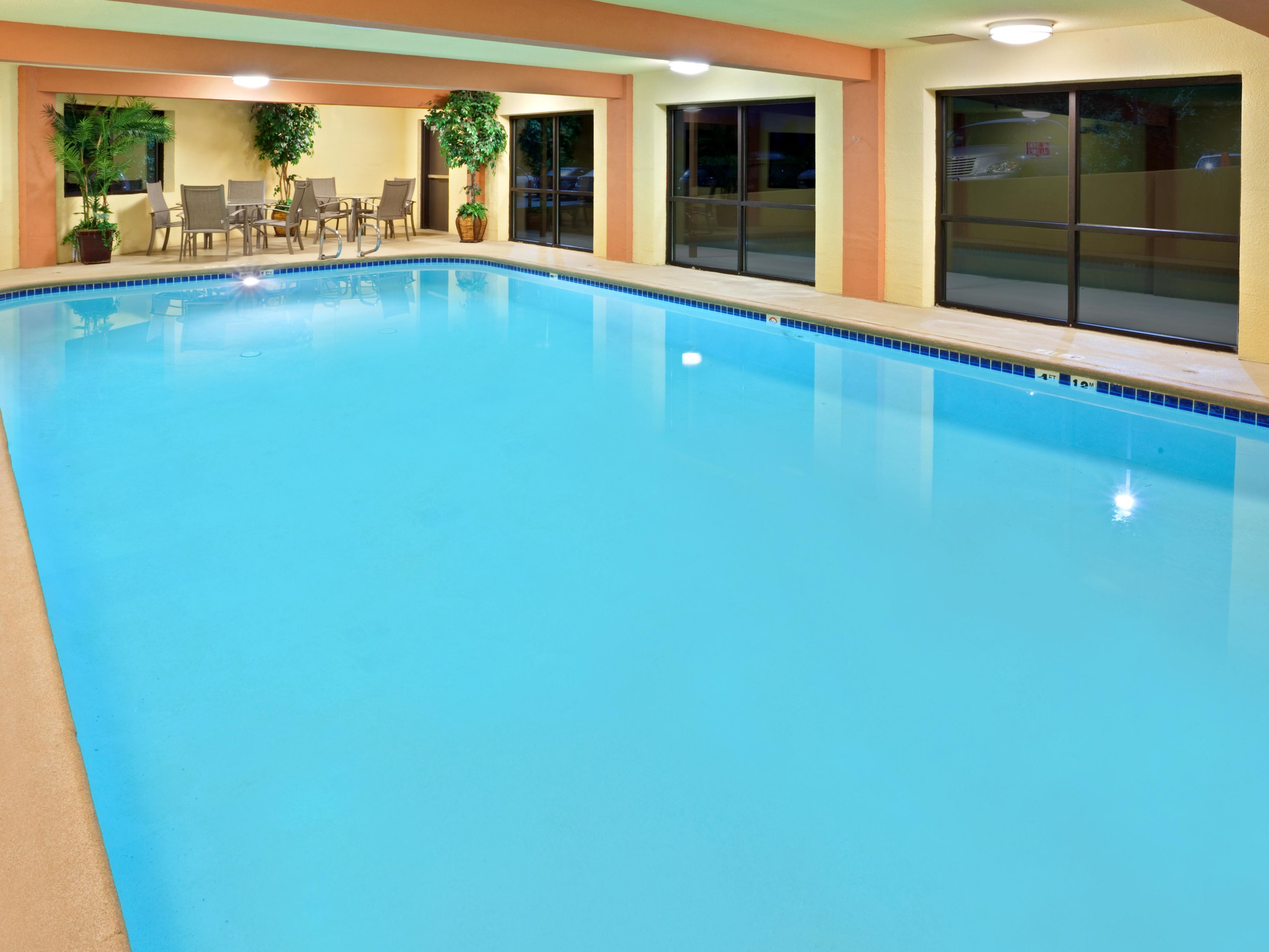 Dive into relaxation year-round at our Lake Oswego hotel's sparkling indoor saltwater pool. Our heated pool offers a soothing experience no matter the weather outside. Enjoy a refreshing swim or unwind in our clean, tranquil pool environment after a busy day.