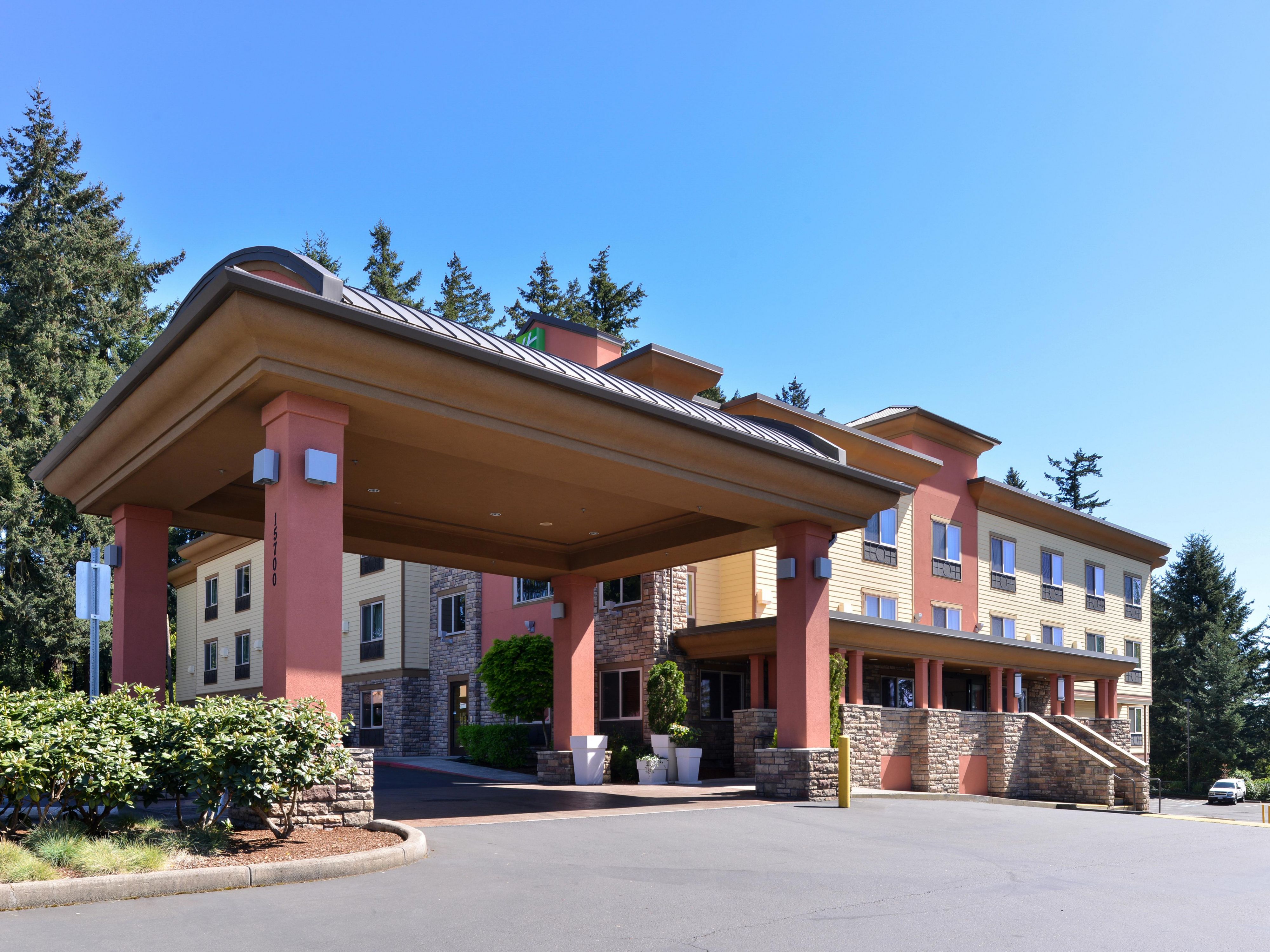 Experience a stay where modern design meets unbeatable convenience at our newly renovated hotel, just off I-5. Our updated accommodations ensure a fresh, contemporary stay, while our prime location offers effortless access to Oregon’s premier attractions and business hubs.
