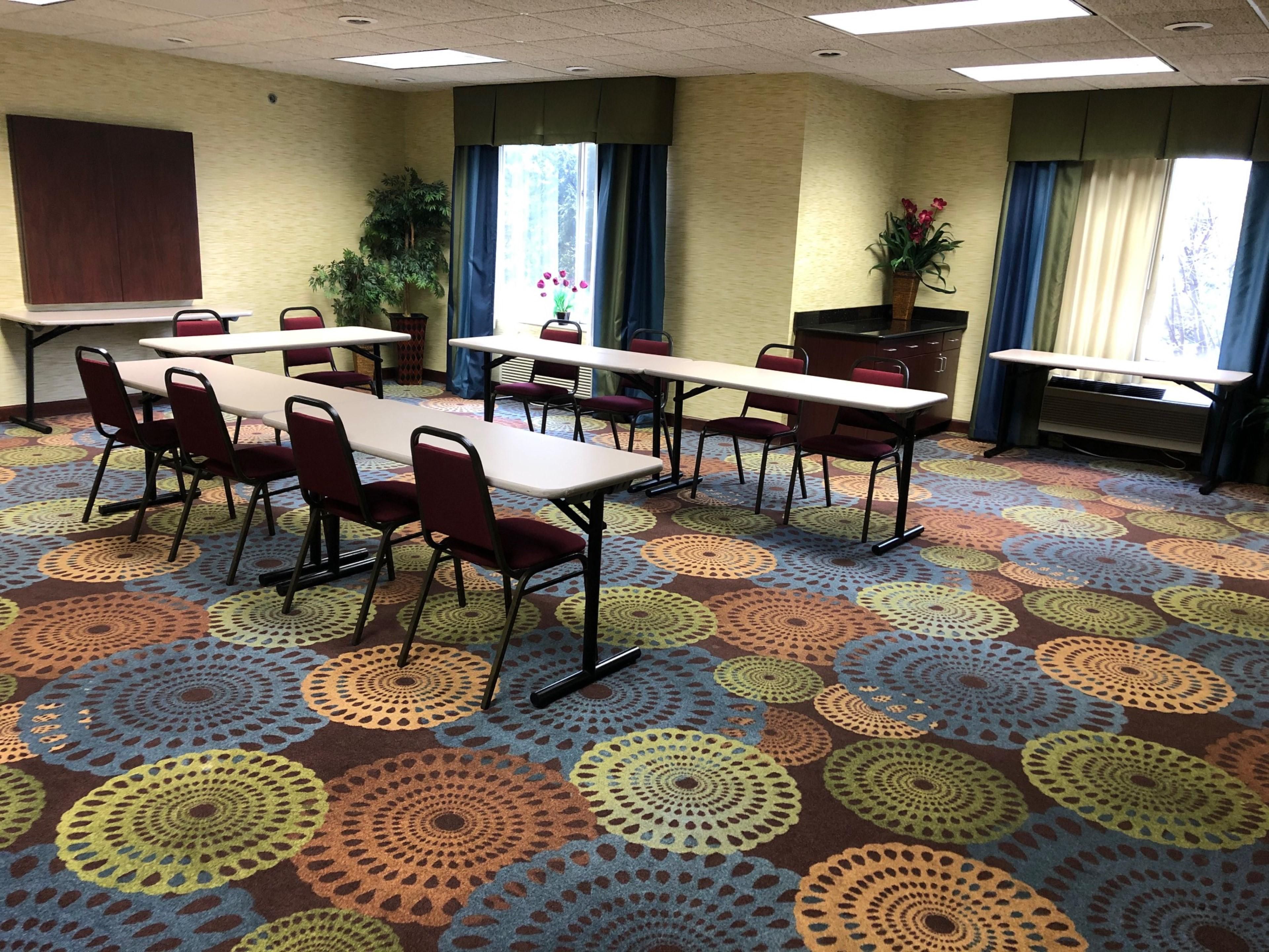 Contact the Holiday Inn Express Lapeer for all your small meeting needs! Let us take care of the details so you can be productive. For more information, please contact our sales office.