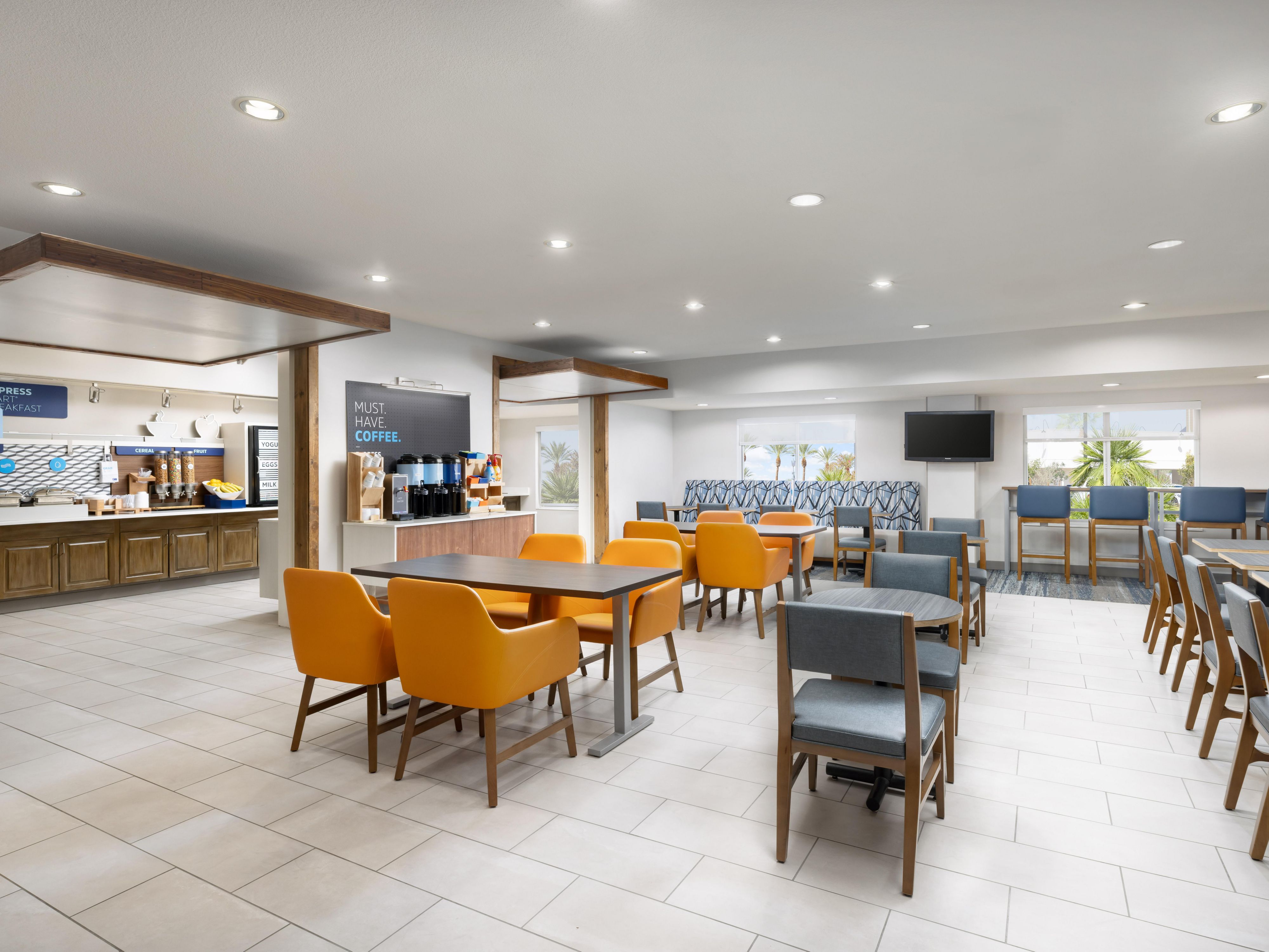 Our complimentary Express Start Breakfast bar offers a wide variety of hot & cold options including a rotation of egg & meat selections, biscuits or muffins, fruit, our famous cinnamon rolls & Smart Roast coffee. Did we mention our one-touch pancake machine or our freshly cooked oatmeal kettle? You have to see it for yourself!