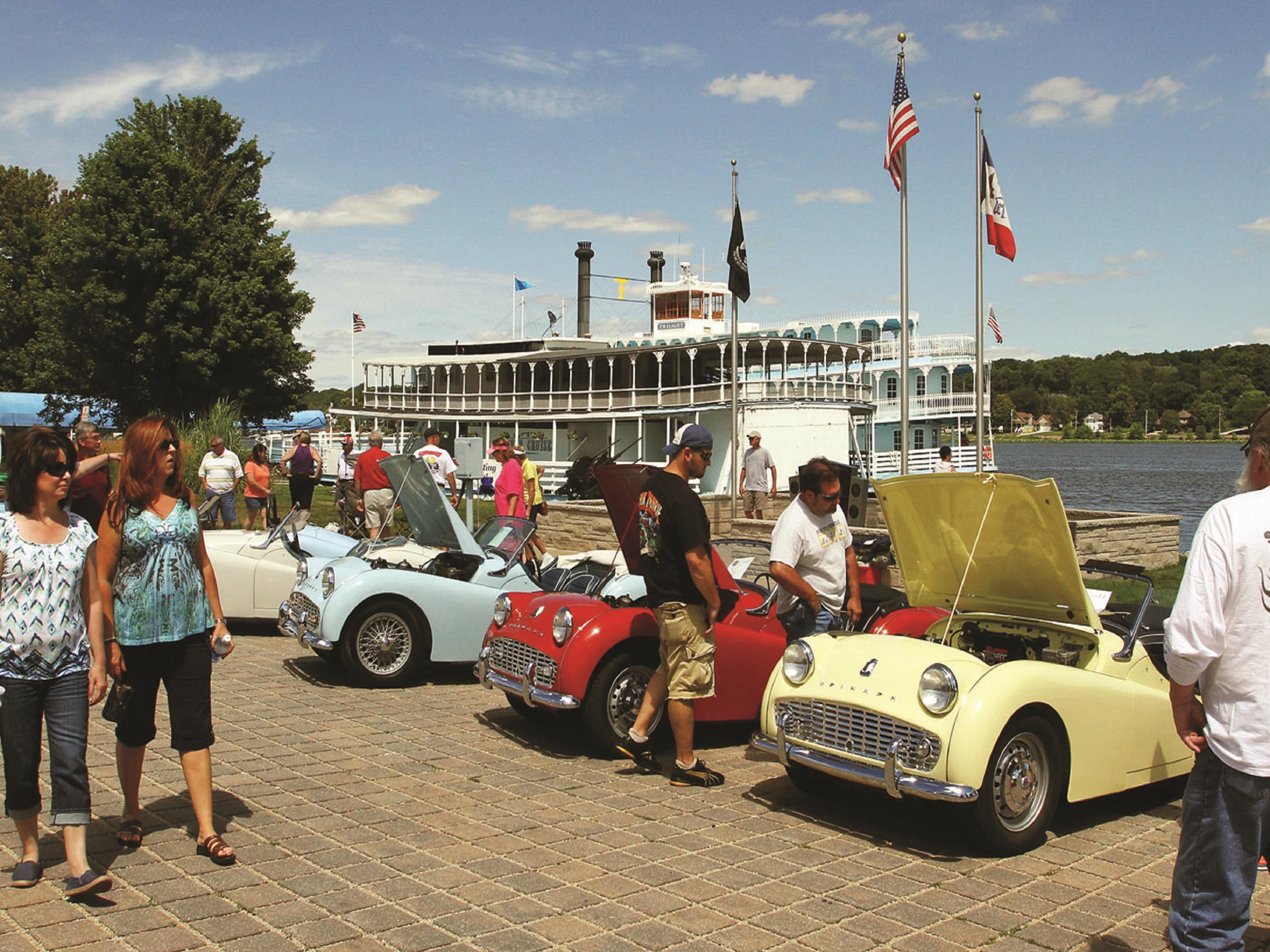 We are the closest hotel to the Riverboat Twilight Cruise.  Stay with us the night prior or the night after your two day round trip cruise to Dubuque.  Weekend site seeing cruises also available.  Located next door to the historic Buffalo Bill Museum.