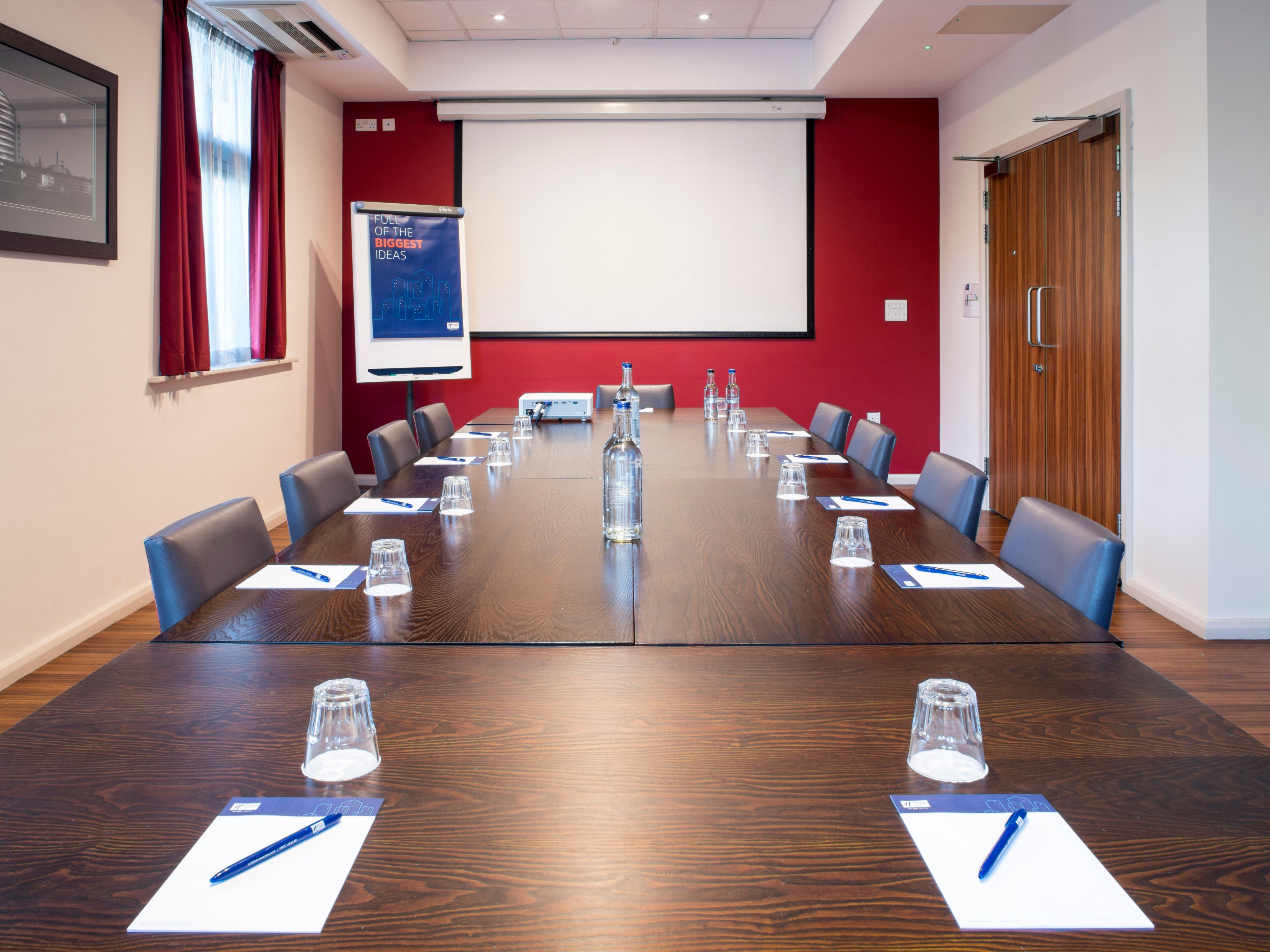 Fox and Soar Suite: Seats 100 with private bar and balcony.
Foxes Suite: Seats 30 and overlooks the King Power stadium (Home to LCFC)
Beverley Suite: Seats 20
Fox and Soar Bar: Seats 60 - perfect for drinks receptions