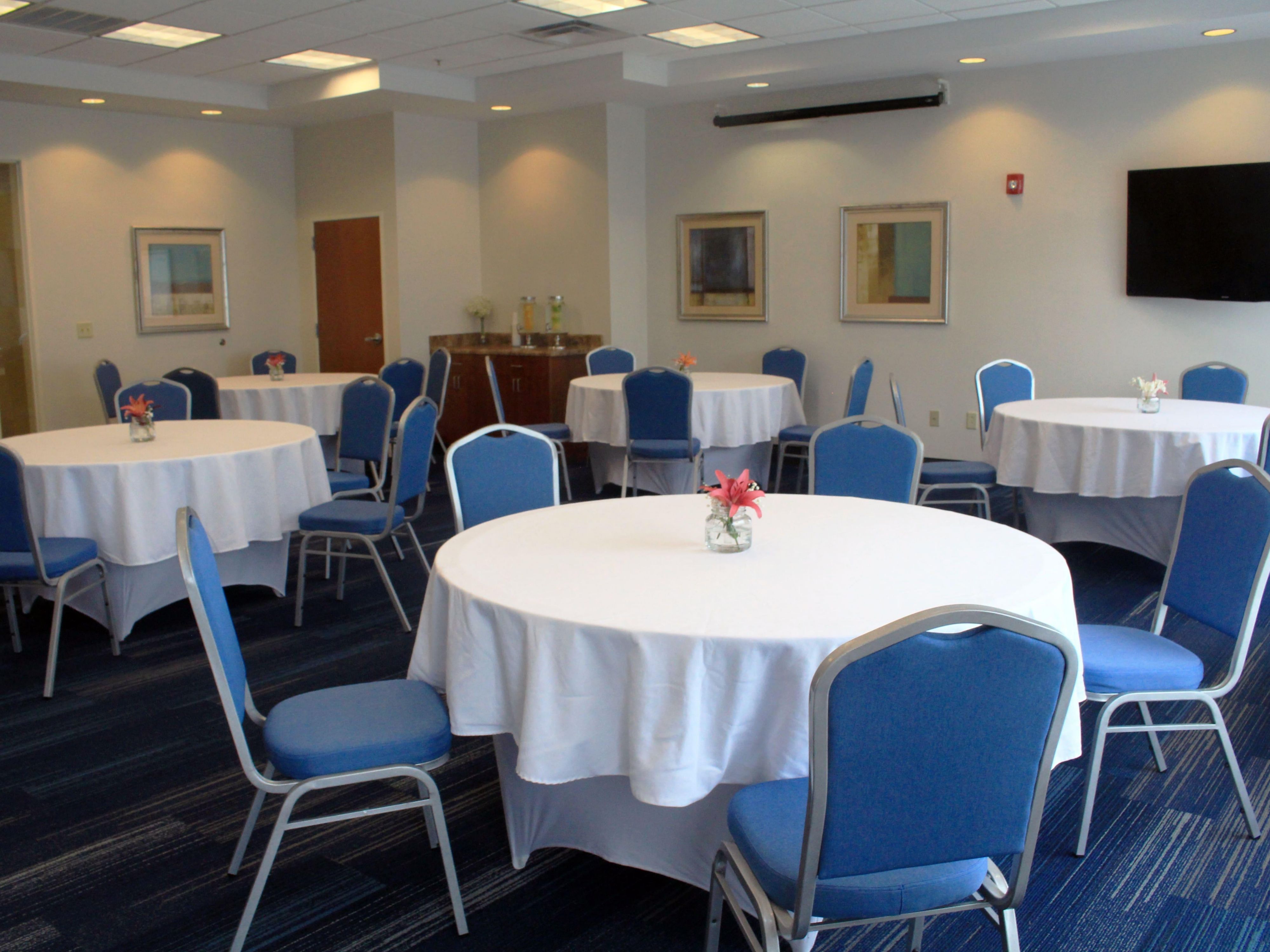 When you are ready to plan your next meeting or group event, you can book with confidence with our new flexible meeting offer. We're committed to high levels of cleanliness. That means clean, clutter free event space and an experience that supports the well-being of your attendees with flexible re-scheduling or cancellation, if needed.