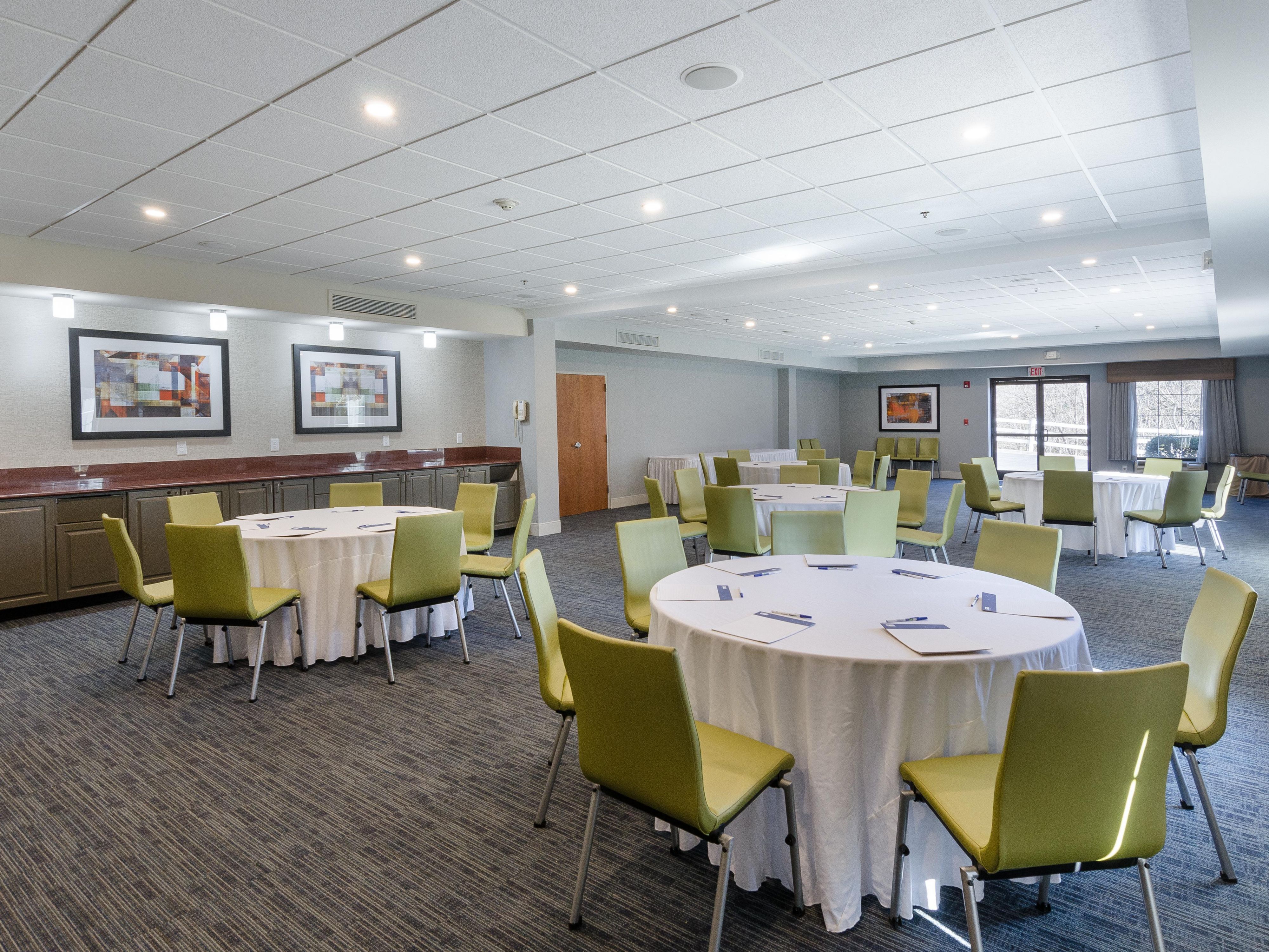 Plan your next meeting or event in our flexible meeting space and event venue at our Lexington, VA, hotel. Our 1,982 sq ft meeting area can be customized to your needs, allowing for one or two separate spaces accommodating up to 60 or 150 guests.