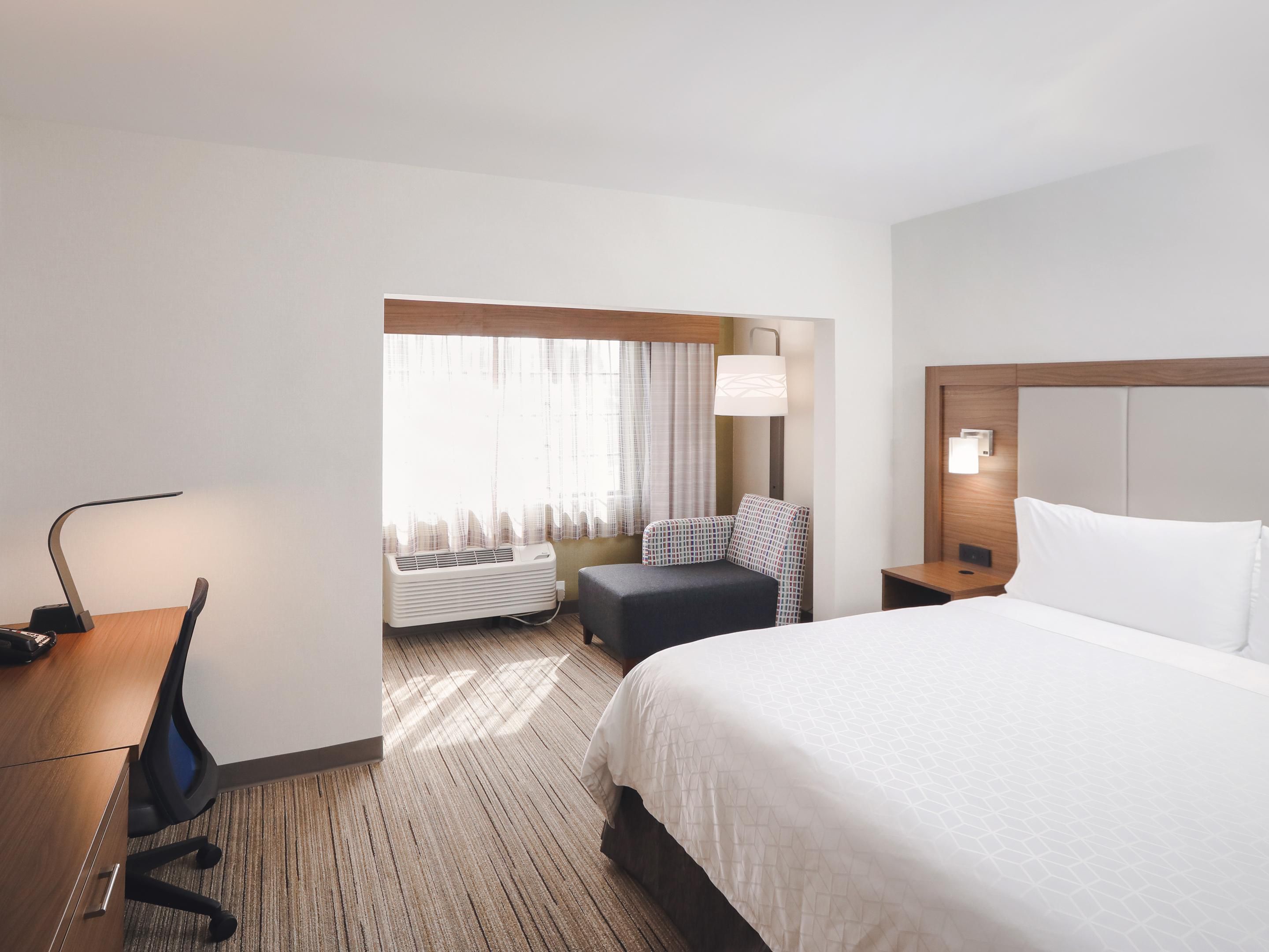 Limited Time Package offer for 10000 Bonus Points per night when you book the applicable rate. 