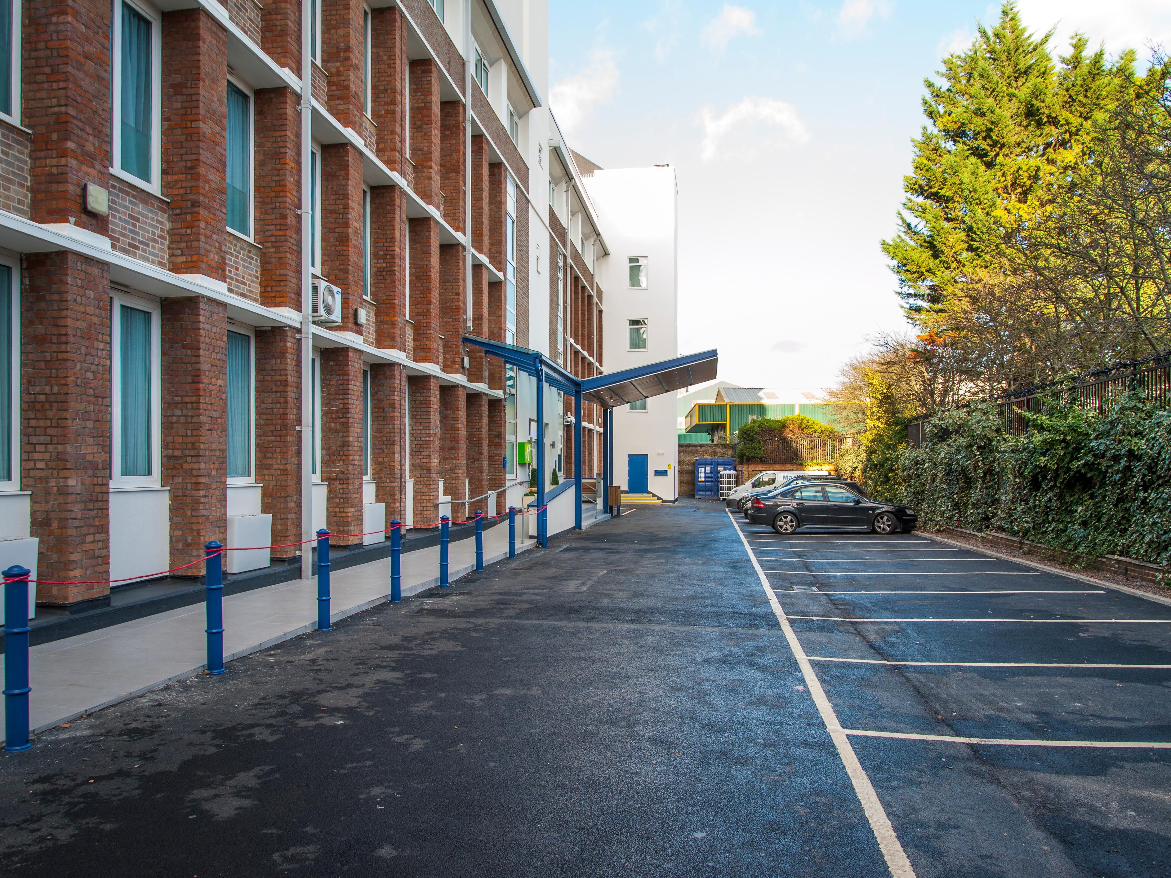 Holiday Inn Express London - Vauxhall Nine Elms Car Park