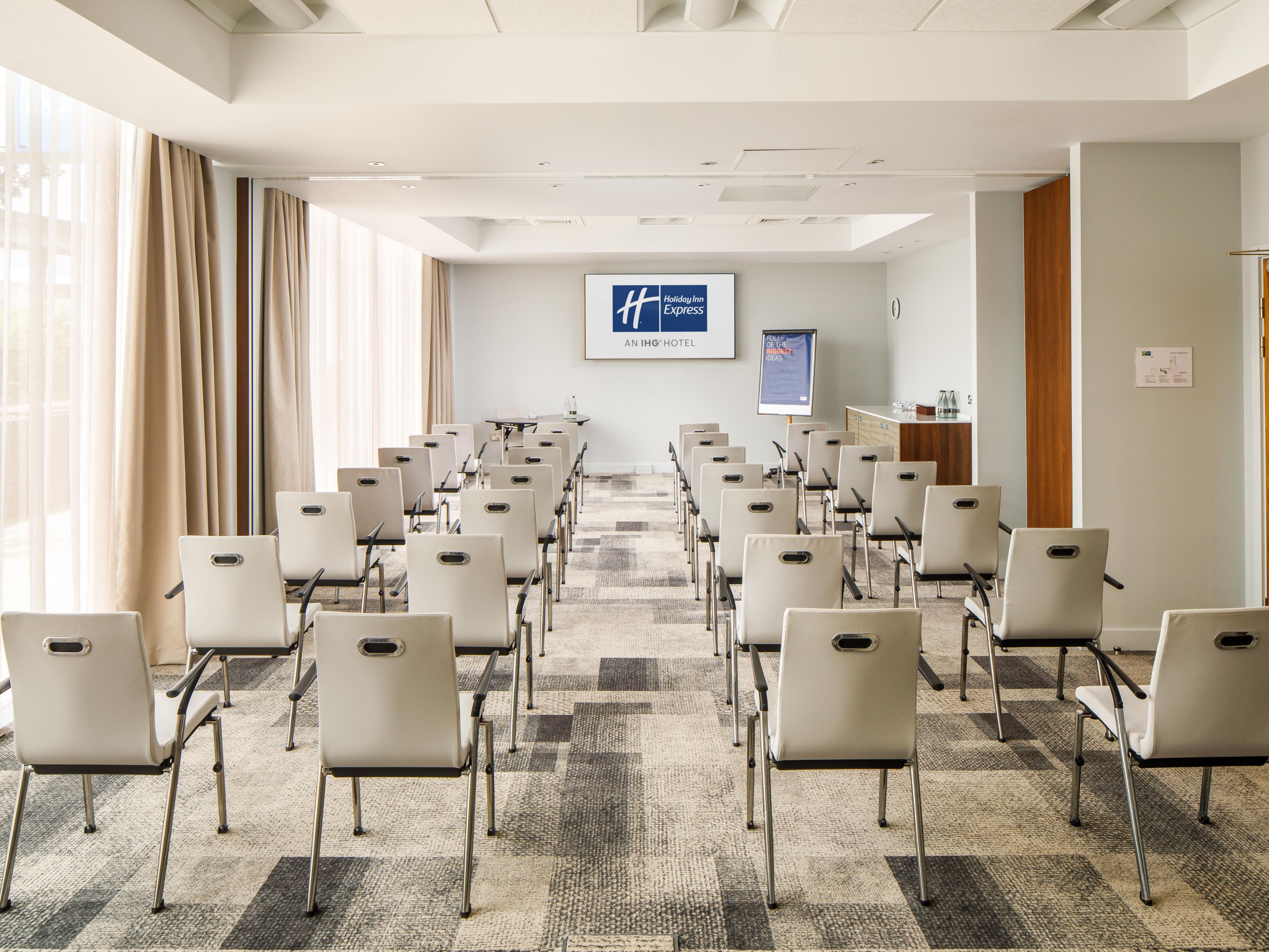 The Royal Albert Suite is a spacious meeting room with natural daylight and views out over London City Airport.  What better place to have a business meeting of up to 20 delegates.
