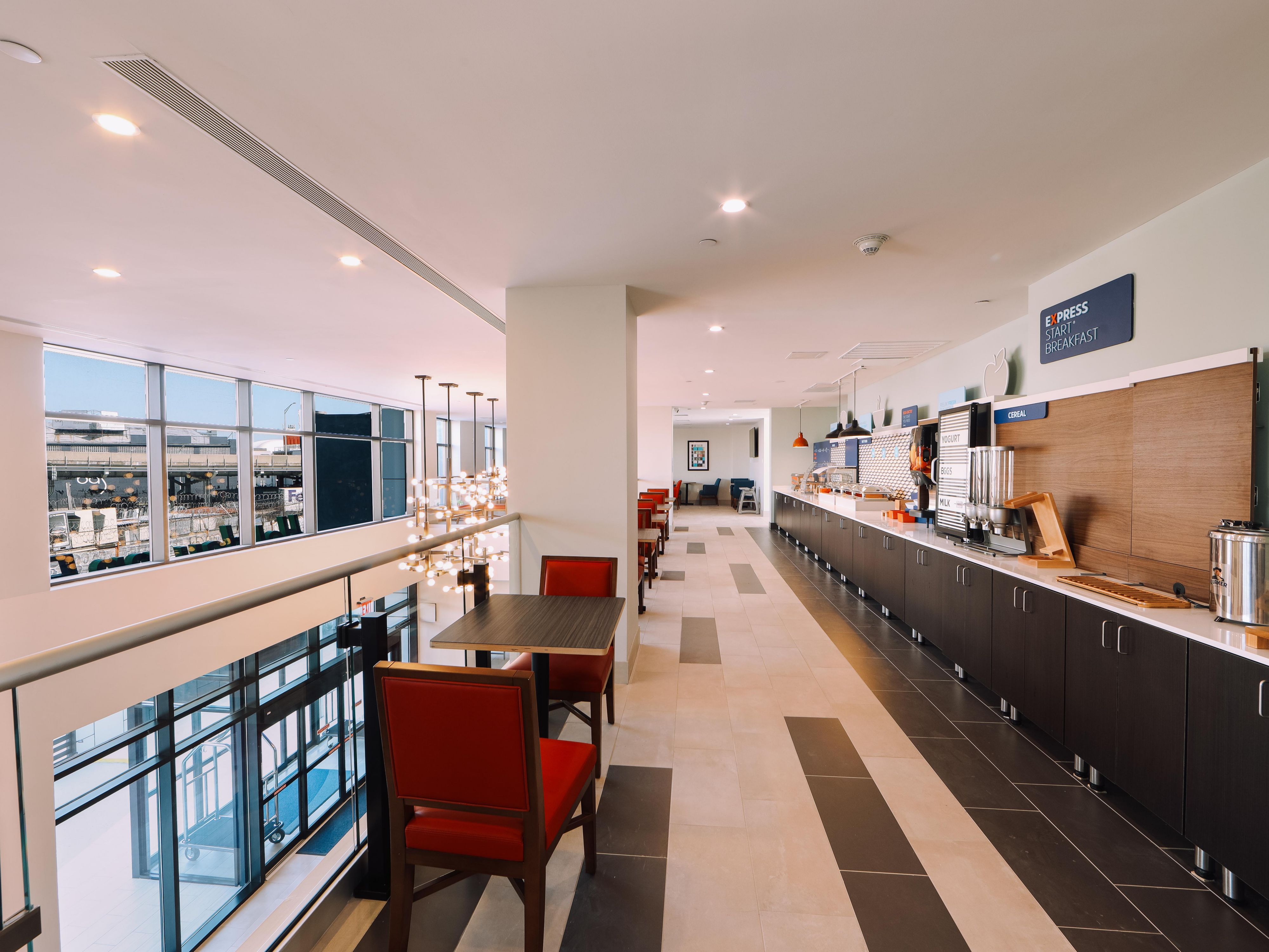 Kick start your day with our free Express Start Breakfast, with grab ‘n’ go options and favorites such as eggs and bacon, hot pancakes, our signature cinnamon rolls and fresh coffee. 
