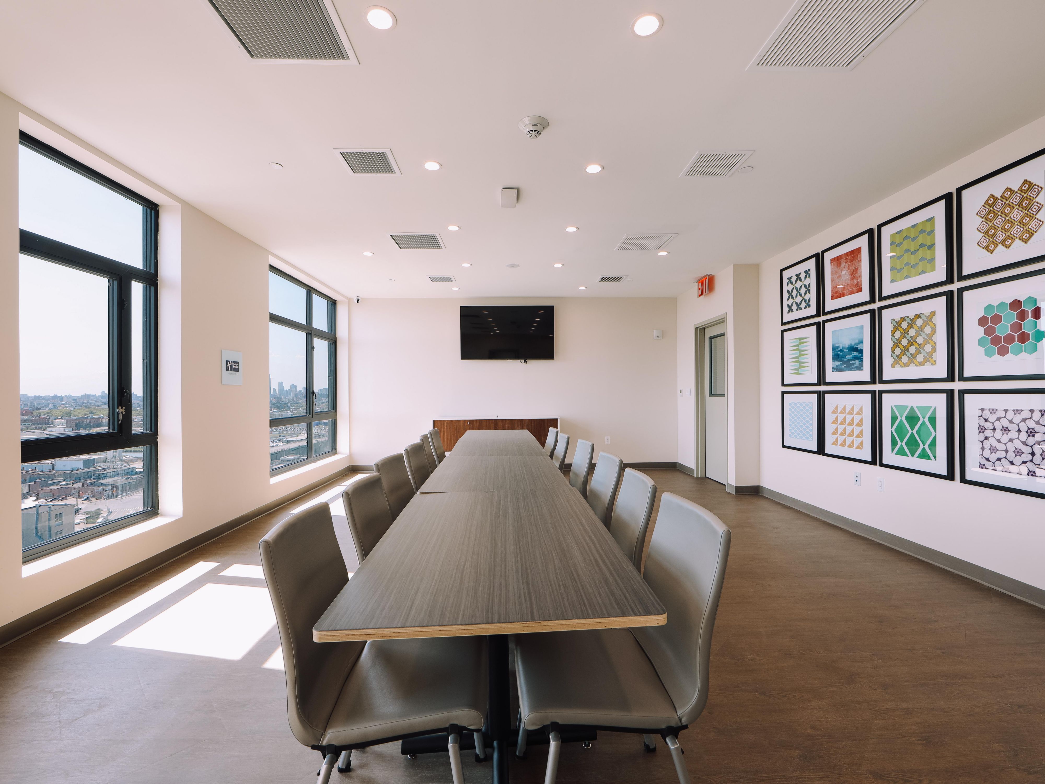 Experience our versatile Meeting Space for your next event.  Perfect for small to medium-sized groups, we will work with you to set up all the essentials you need for your meeting.
