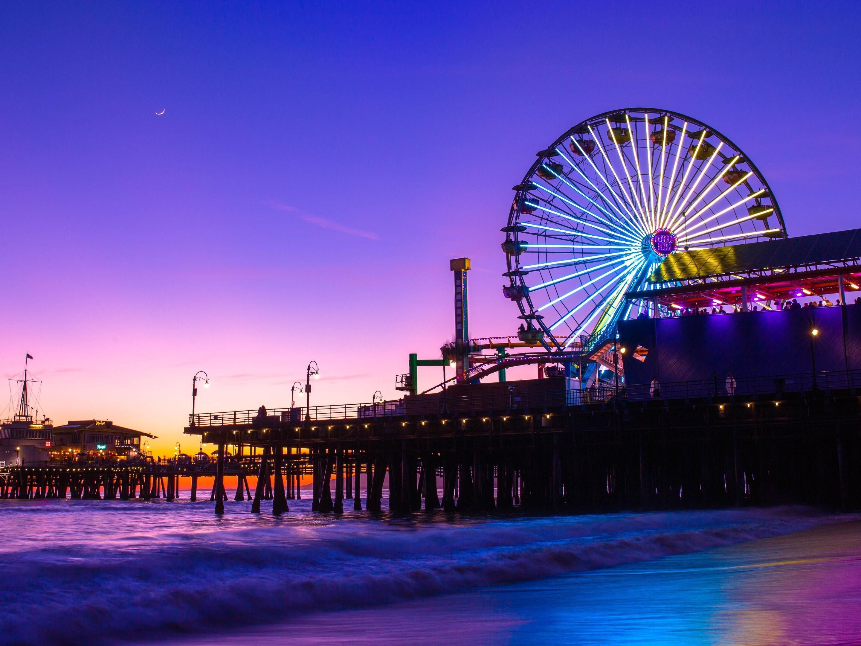 Great day of fun in the sun. 3rd street Promenade for upscale shopping and dining. Loads of things to do with the family!