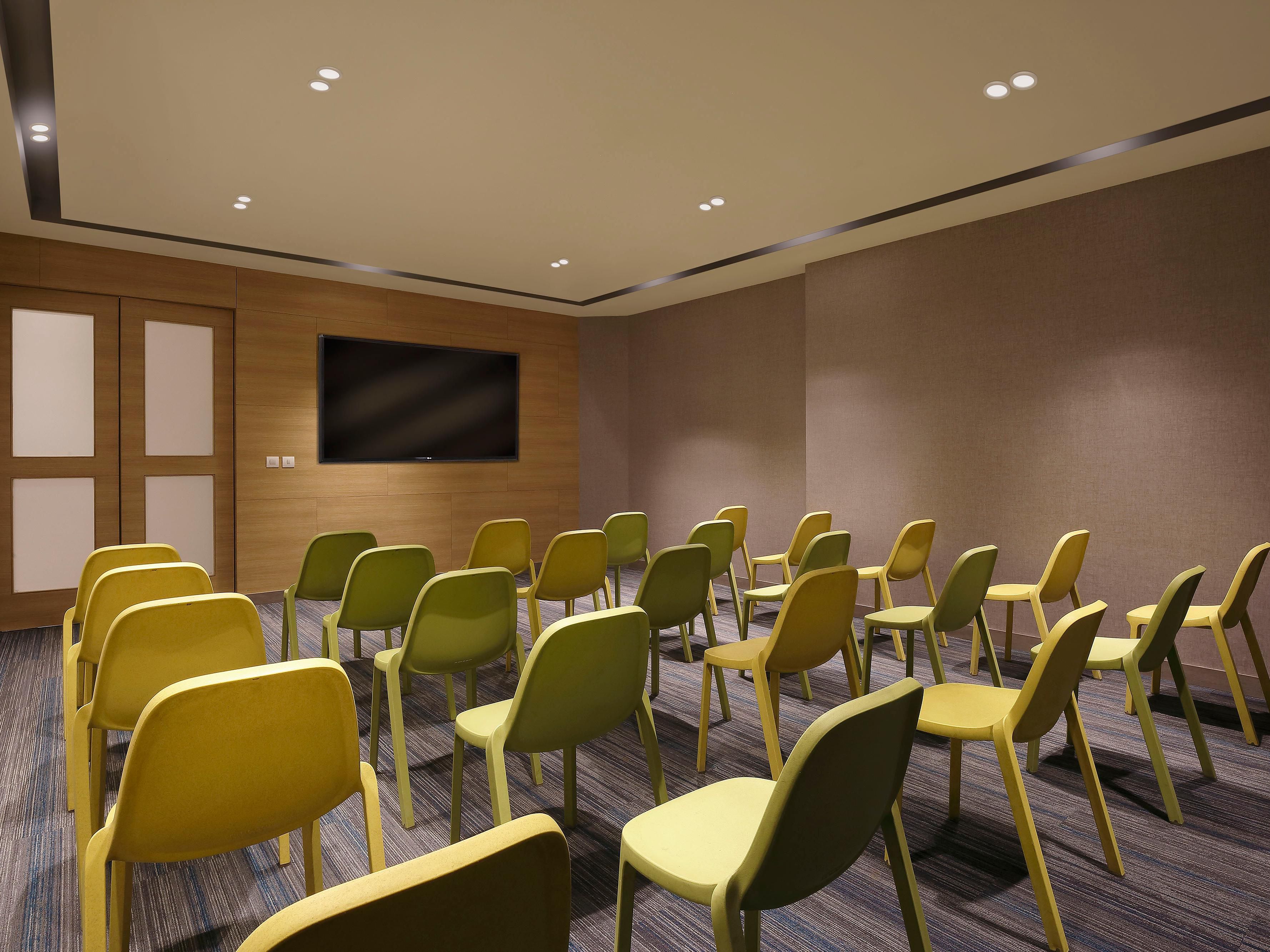 Holiday Inn Express Pune offers 356 sqft. of prime meeting space for our guests. Local vendors can cater any business meeting or event for a reasonable cost.