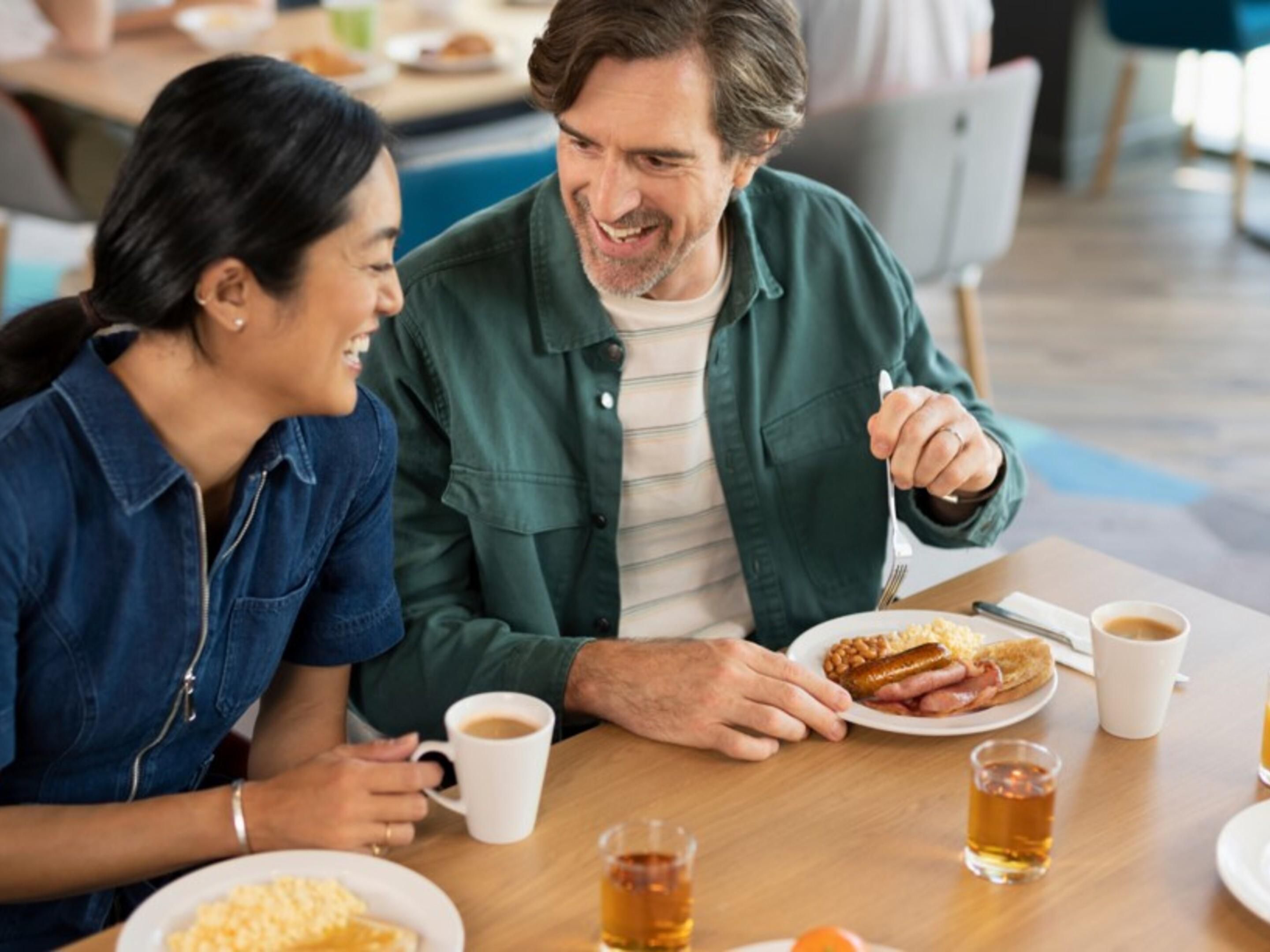 Kickstart your morning with our free breakfast. Choose from a selection of hot and cold options at the inclusive Express Start Breakfast. 