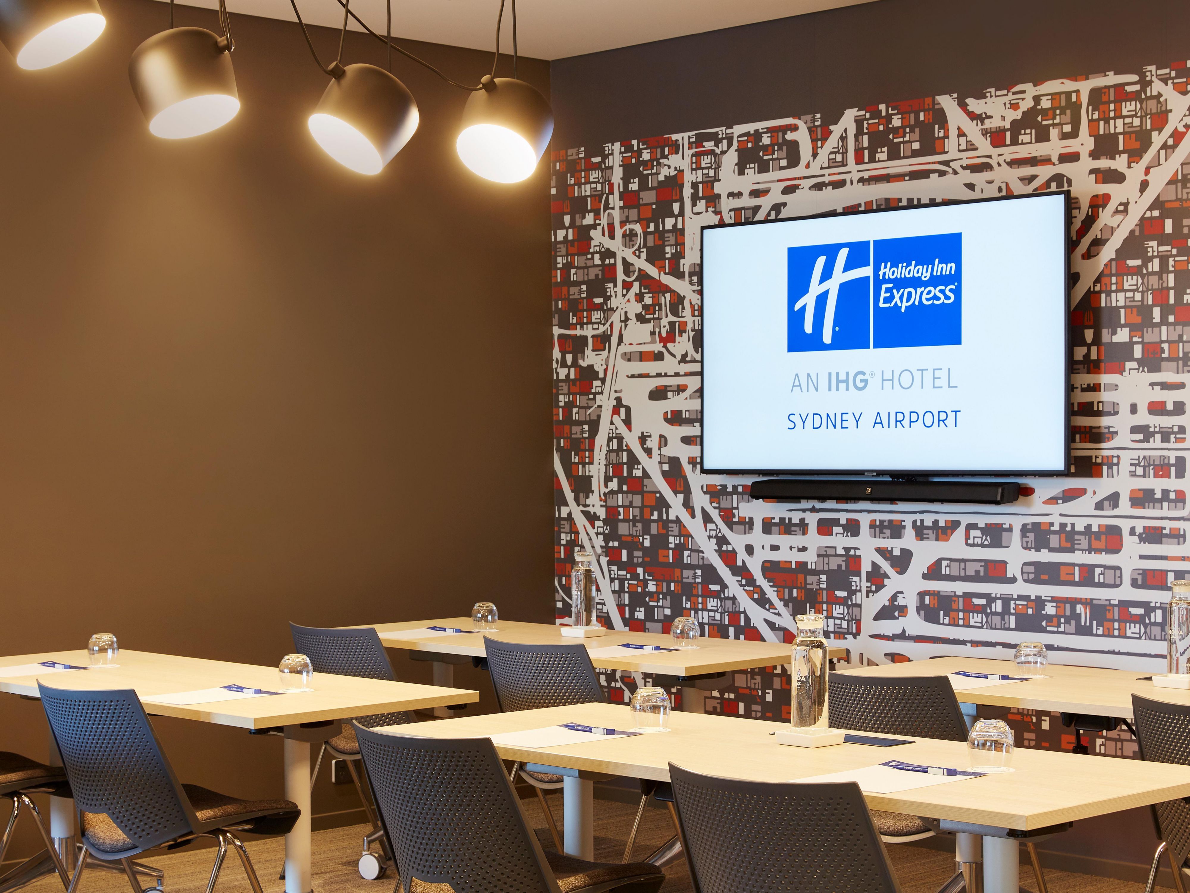 Meeting every expectation with simple, smart meetings in a brand new boardroom seating up to 18 delegates or relaxed cocktail functions in our Great Room. Our conference packages offer more where it matters most like free Wi-Fi for all delegates!