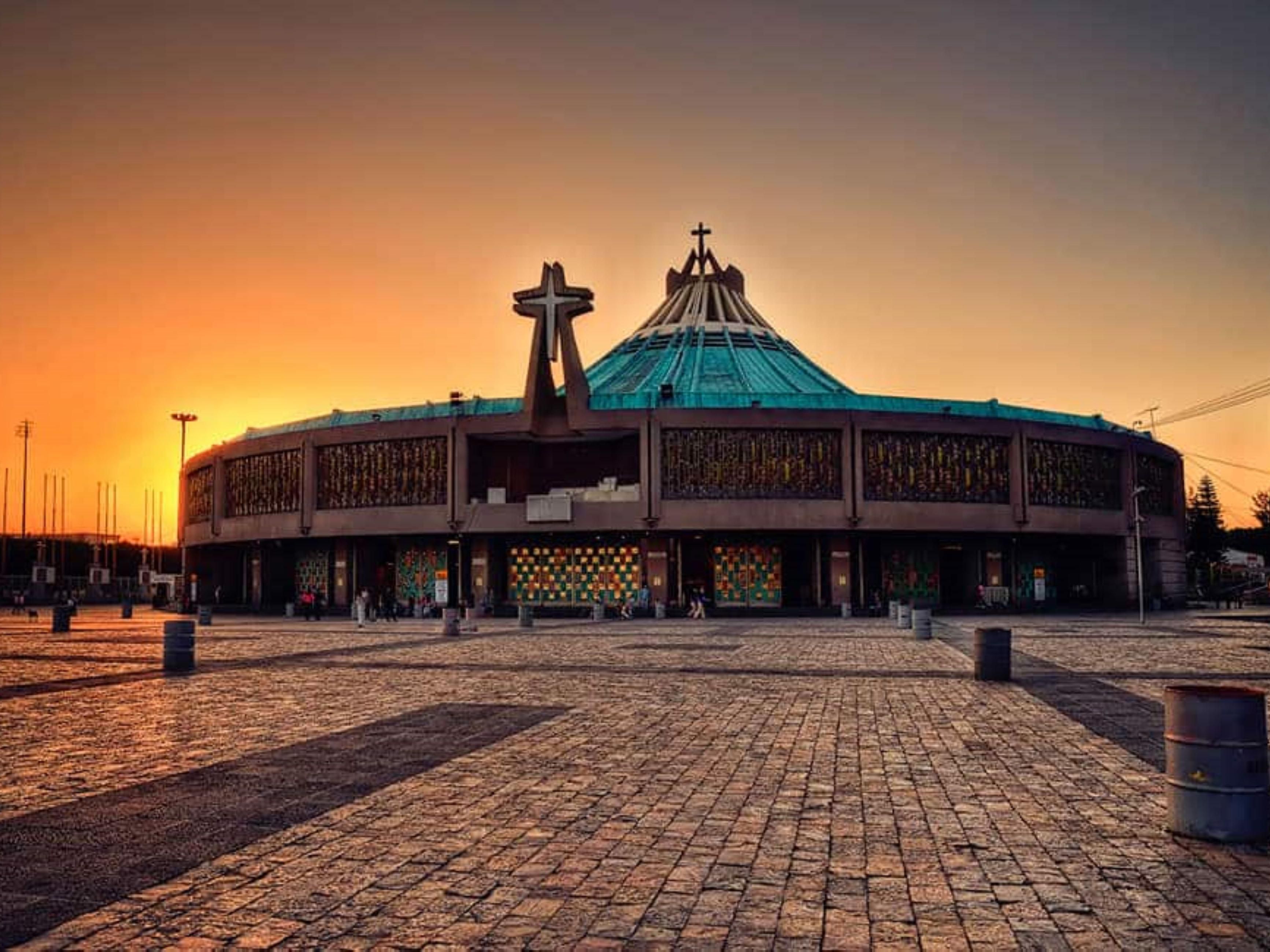 Hospedate con nosotros y disfruta de la comodidad de nuestra transportacion gratuita que tenemos hacia el aeropuerto y a la basilica de guadalupe (de acuerdo a disponibilidad)