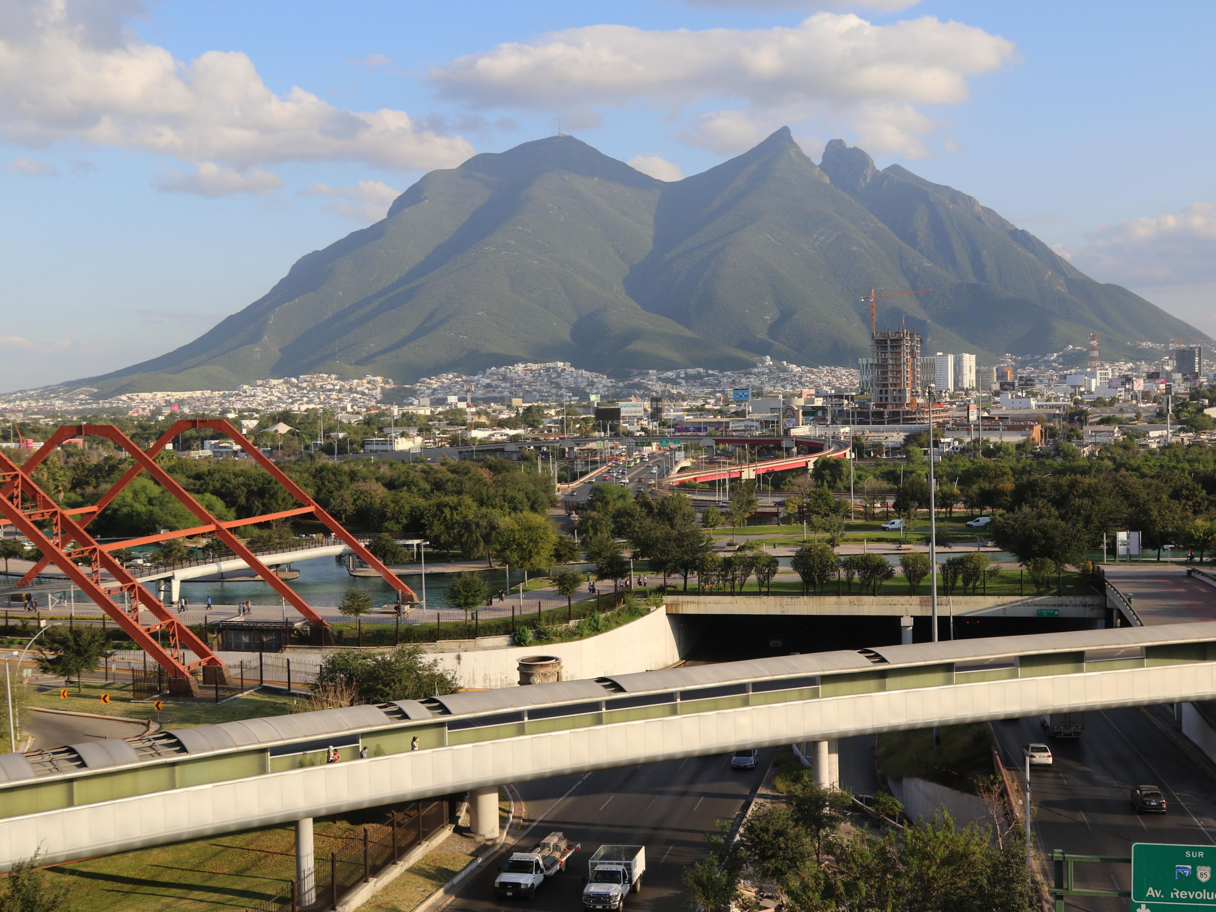 Let yourself be captivated by the wonderful view of Cerro de la Silla from our comfortable rooms.