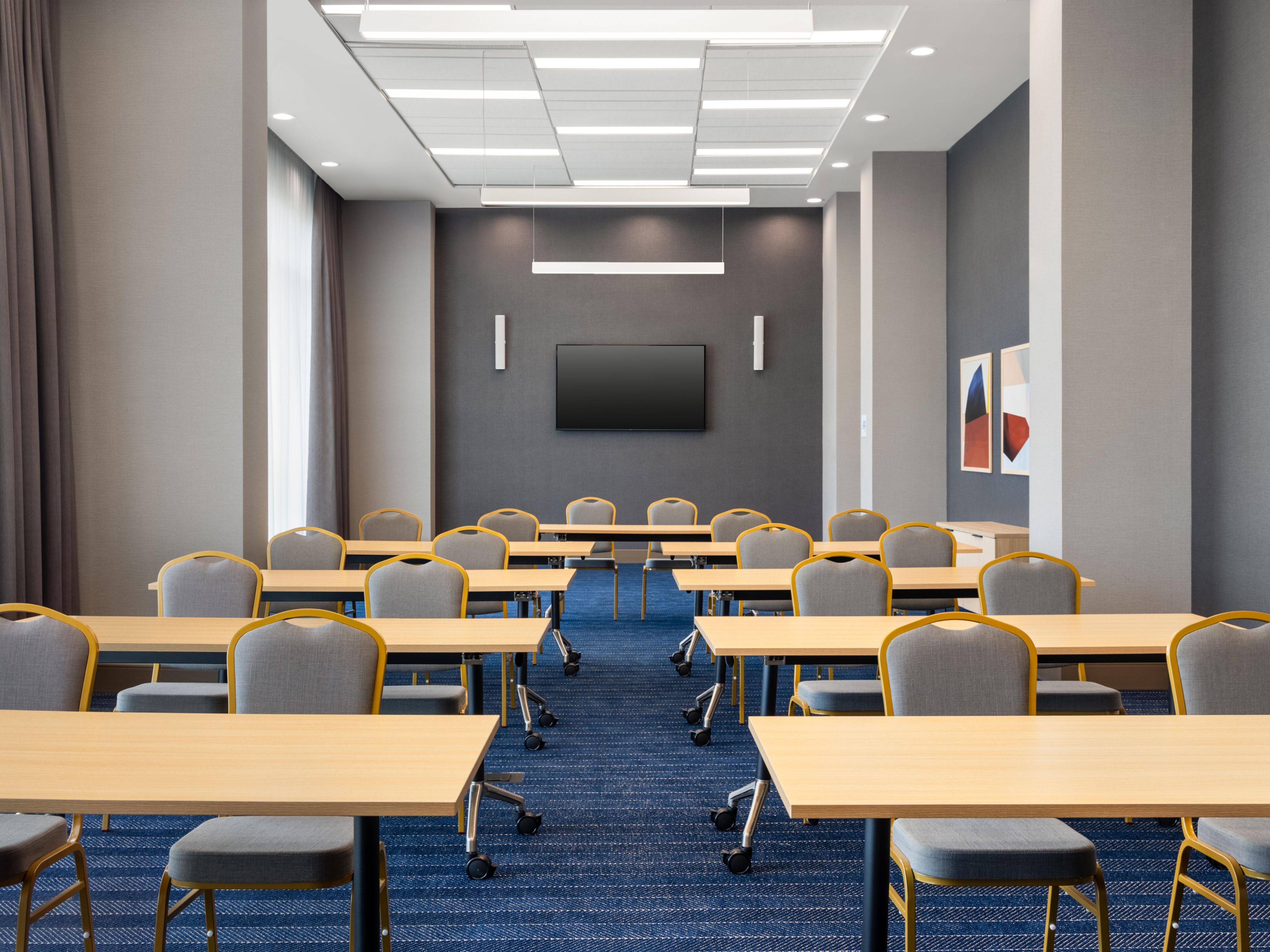 Host a corporate meeting, small conference, or family gathering at our meeting space in Montreal. With over 1,000 square feet of flexible space, our meeting room has everything you need, including catering, A/V rentals, and natural lighting.