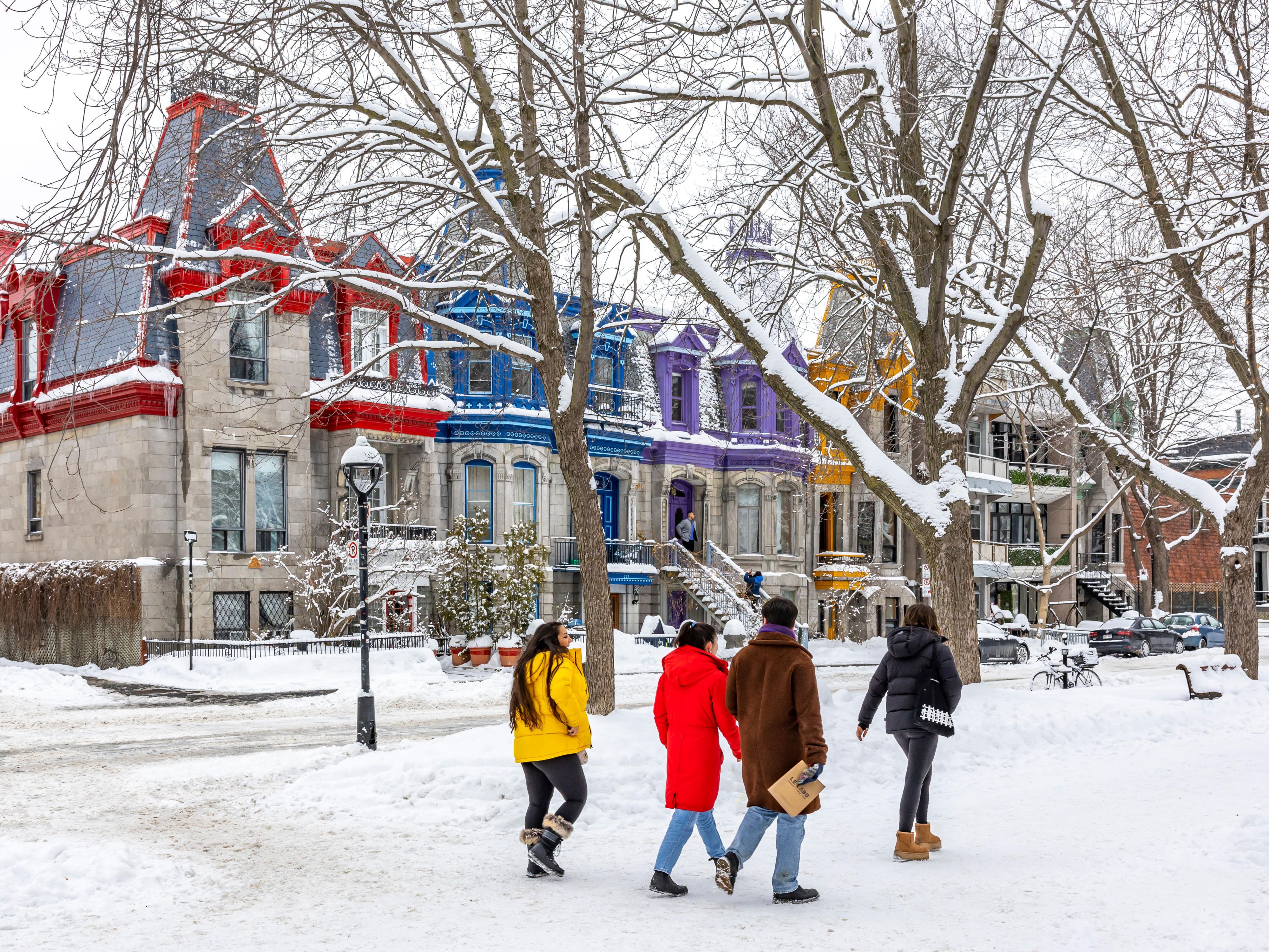 Montréal shines in winter! Skate at the Old Port, explore Mount Royal’s snowy trails, and enjoy cozy cafés and festive lights in Old Montréal. Don’t miss Montréal en Lumière and Igloofest for an unforgettable winter experience.