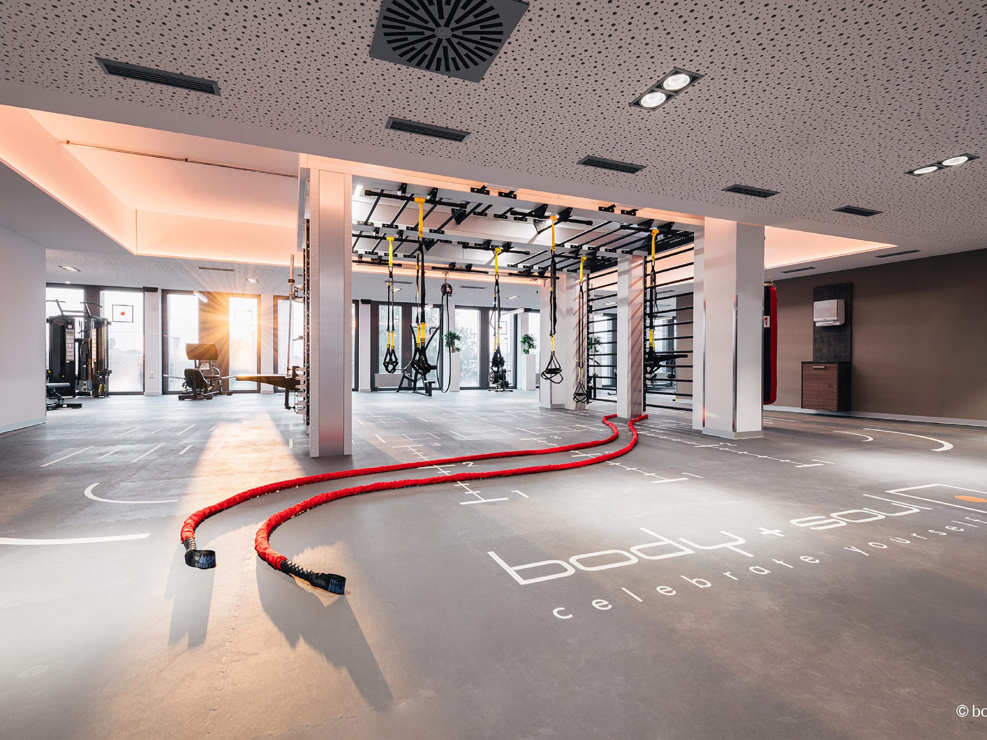 Are you looking for a modern Fitness Center for your training? Or just want to relax in the wellness center after a hardworking day? Then Body + Soul am Hirschgarten is the right place for you! Right next to our hotel, you can book a day pass (25€) that gives you access to numerous fitness, wellness and course offers. More information here: