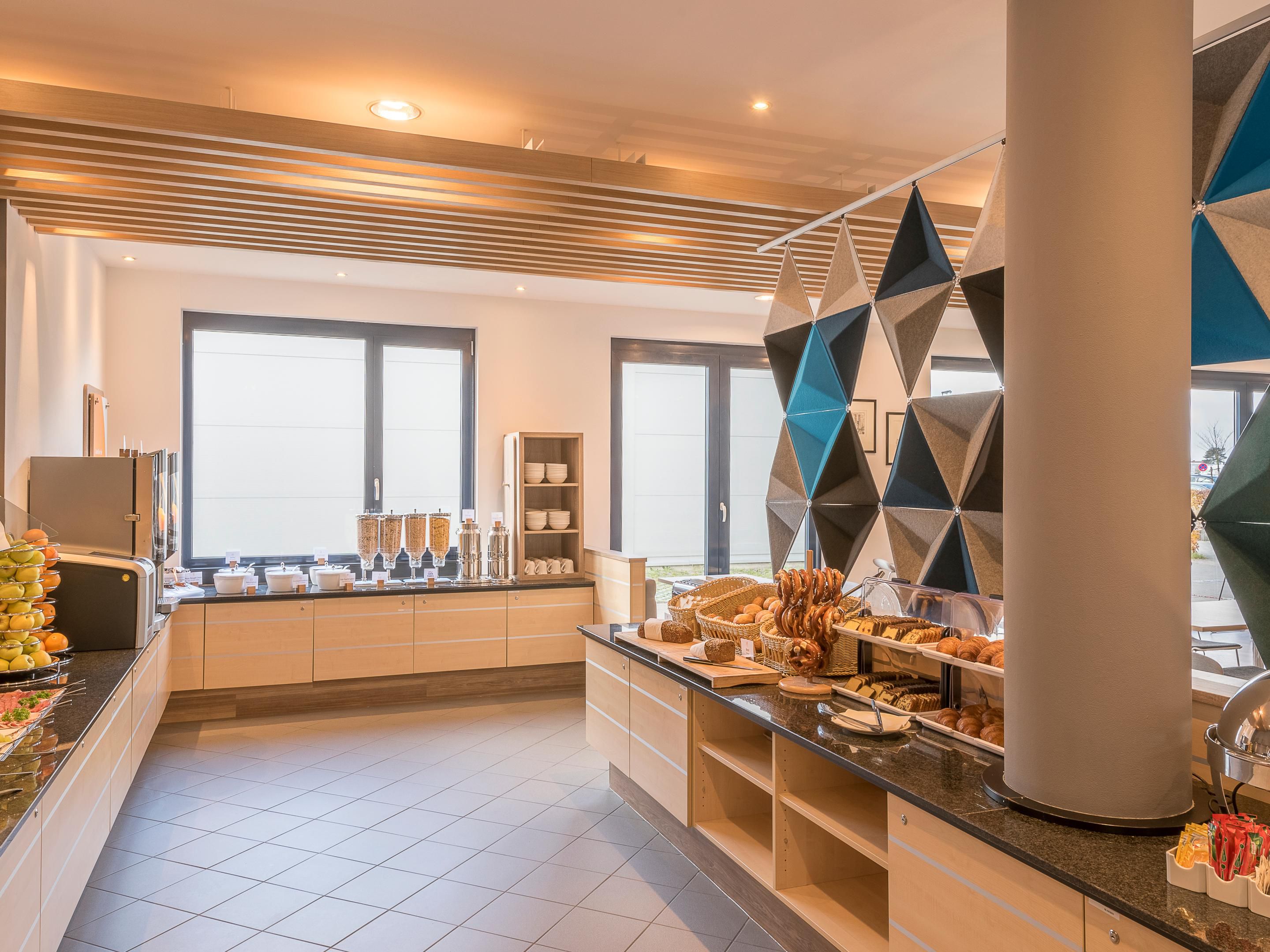 Head to the Great Room each morning for an included Express Start™ Breakfast. This continental buffet offers fluffy croissants and pastries, plus local cold cuts, eggs, cheeses and fresh fruit.